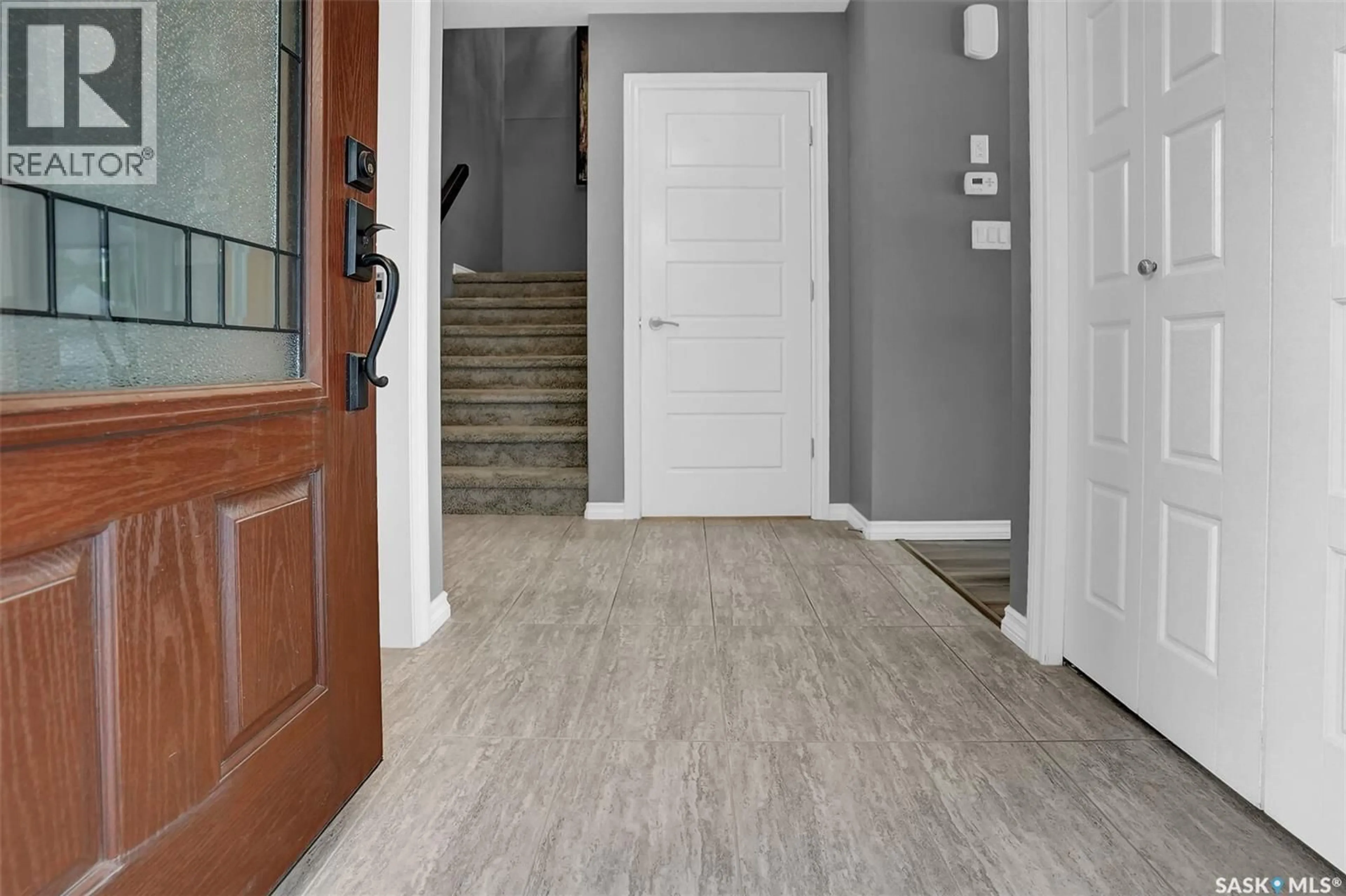 Indoor entryway for 357 4000 SANDHILL CRESCENT, Regina Saskatchewan S4V3N4