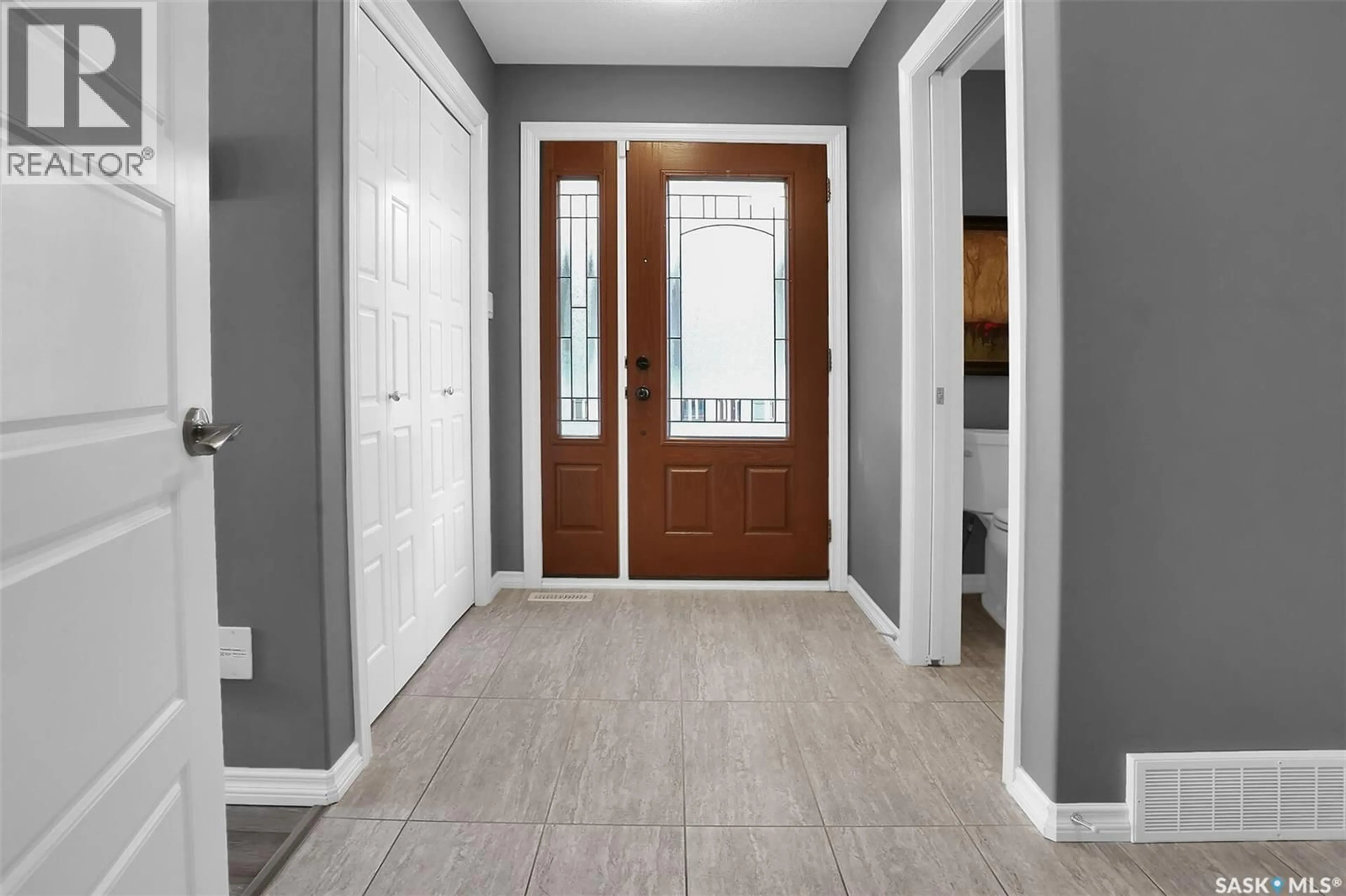 Indoor entryway for 357 4000 SANDHILL CRESCENT, Regina Saskatchewan S4V3N4