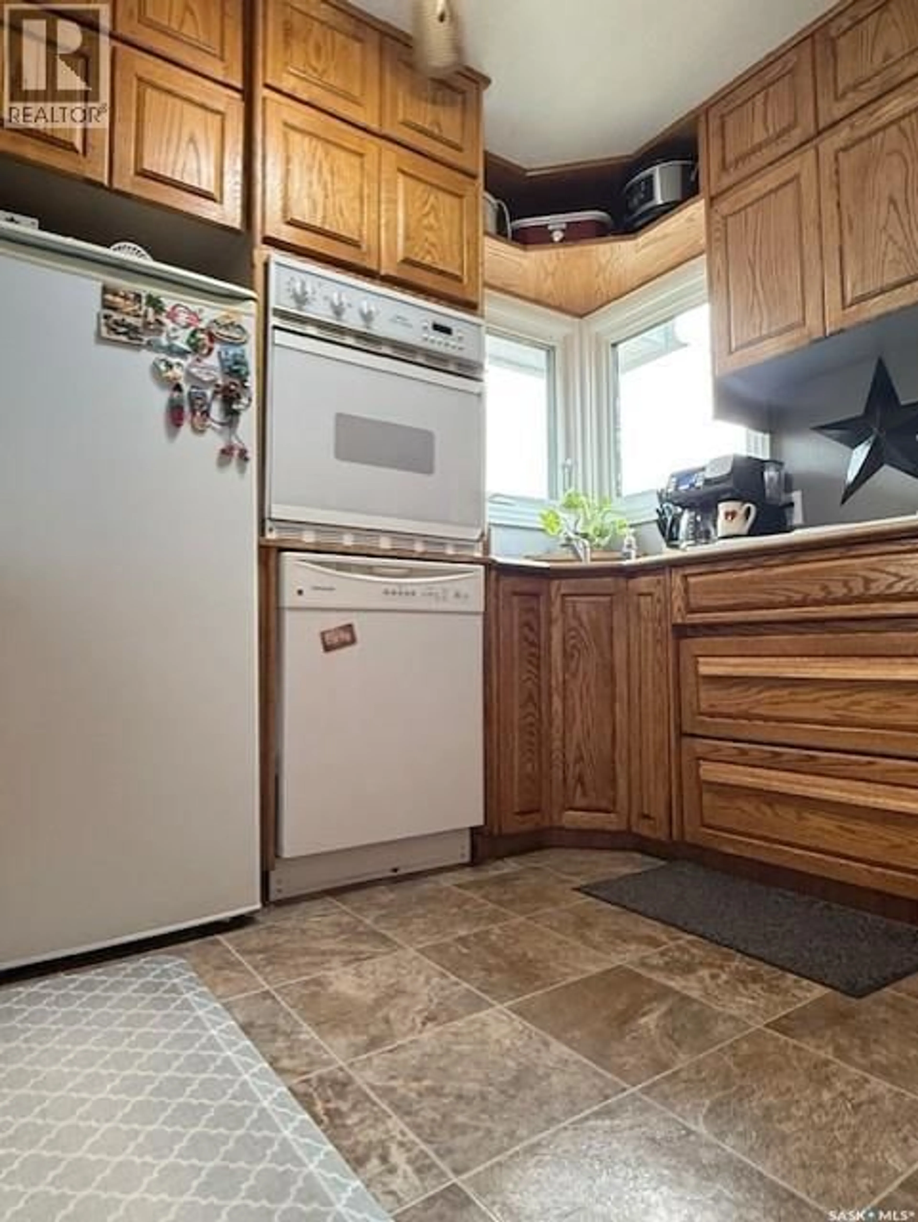 Standard kitchen, ceramic/tile floor for 450 6TH AVENUE, Melville Saskatchewan S0A2P0