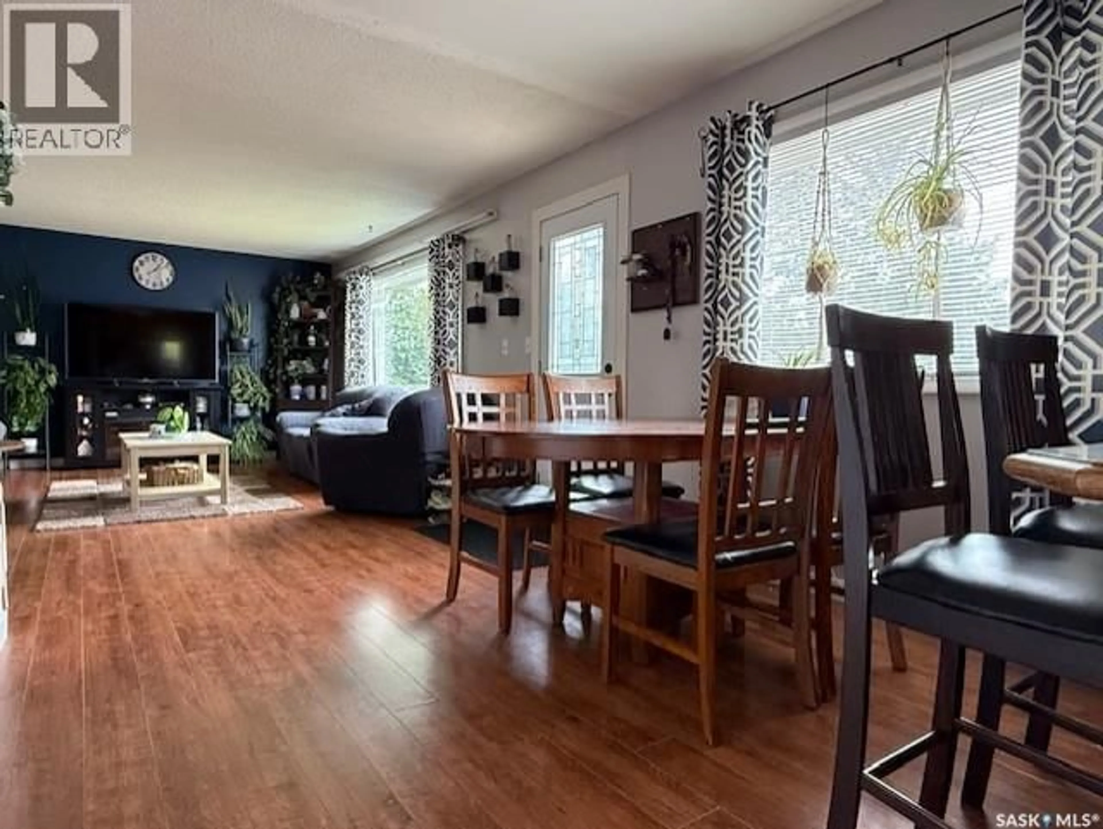 Dining room, wood/laminate floor for 450 6TH AVENUE, Melville Saskatchewan S0A2P0