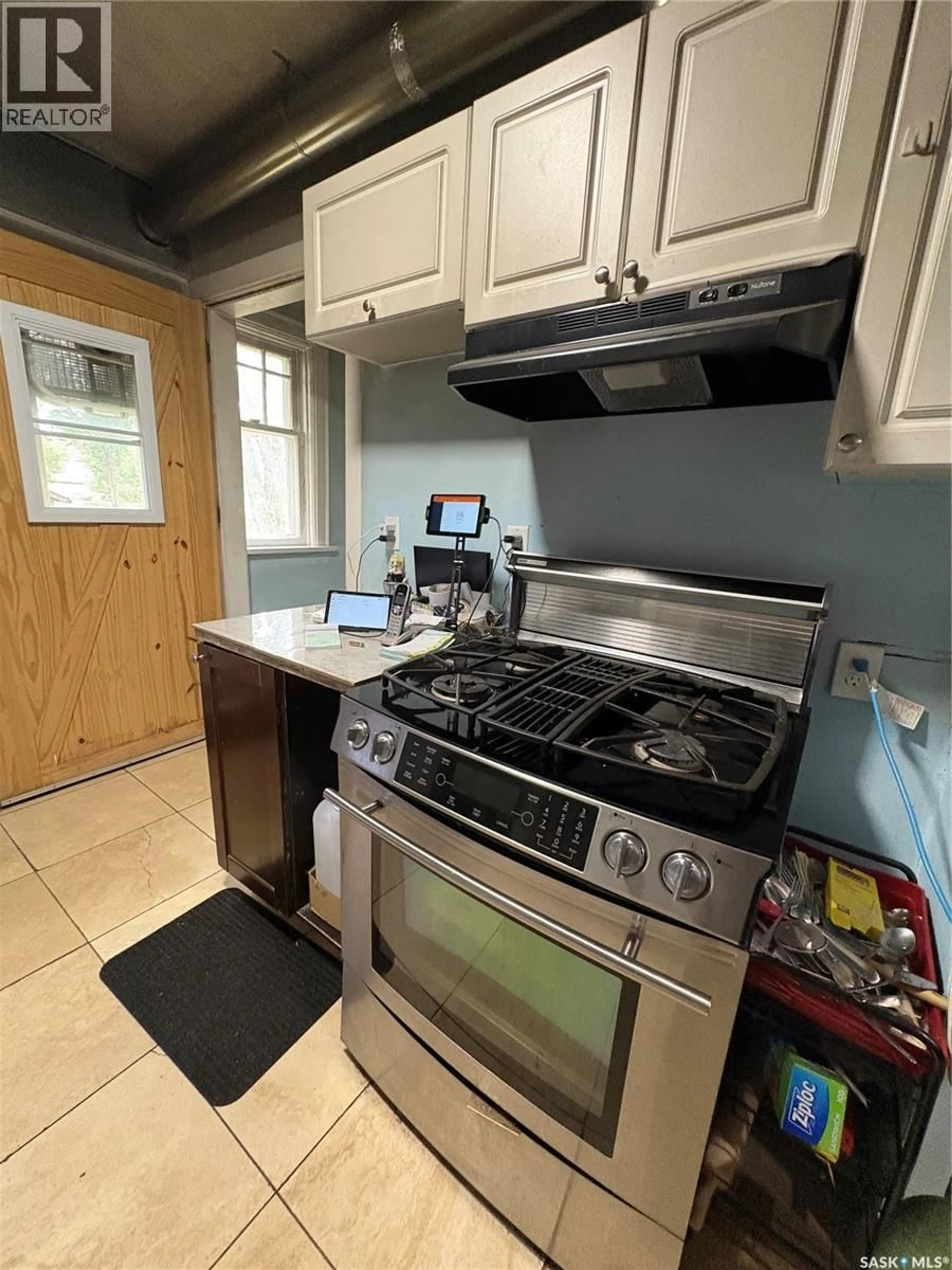 Standard kitchen, unknown for 1736 WINNIPEG STREET, Regina Saskatchewan S4P1E9