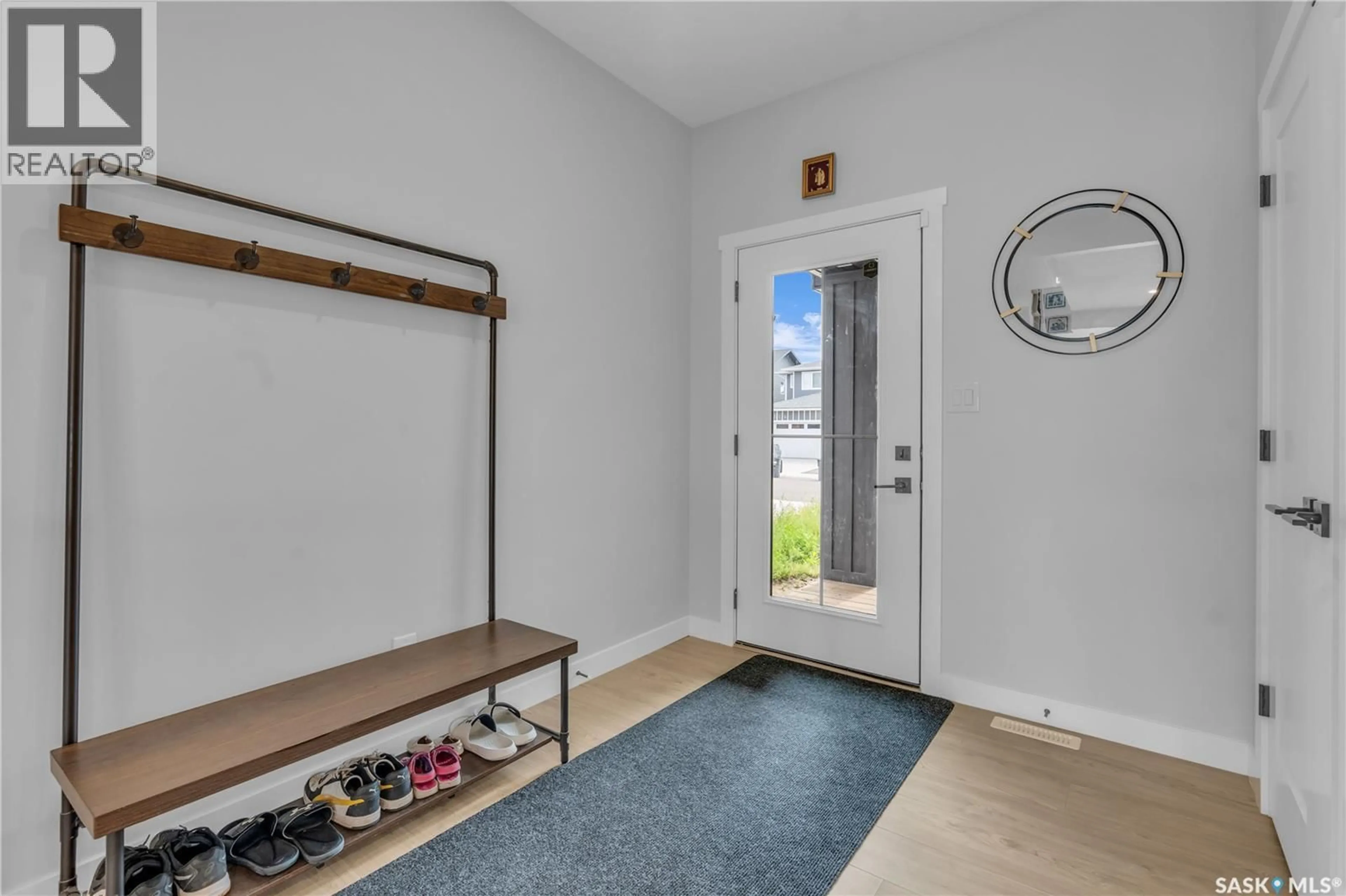 Indoor entryway for 319 DZIADYK BEND, Saskatoon Saskatchewan S7V1M5
