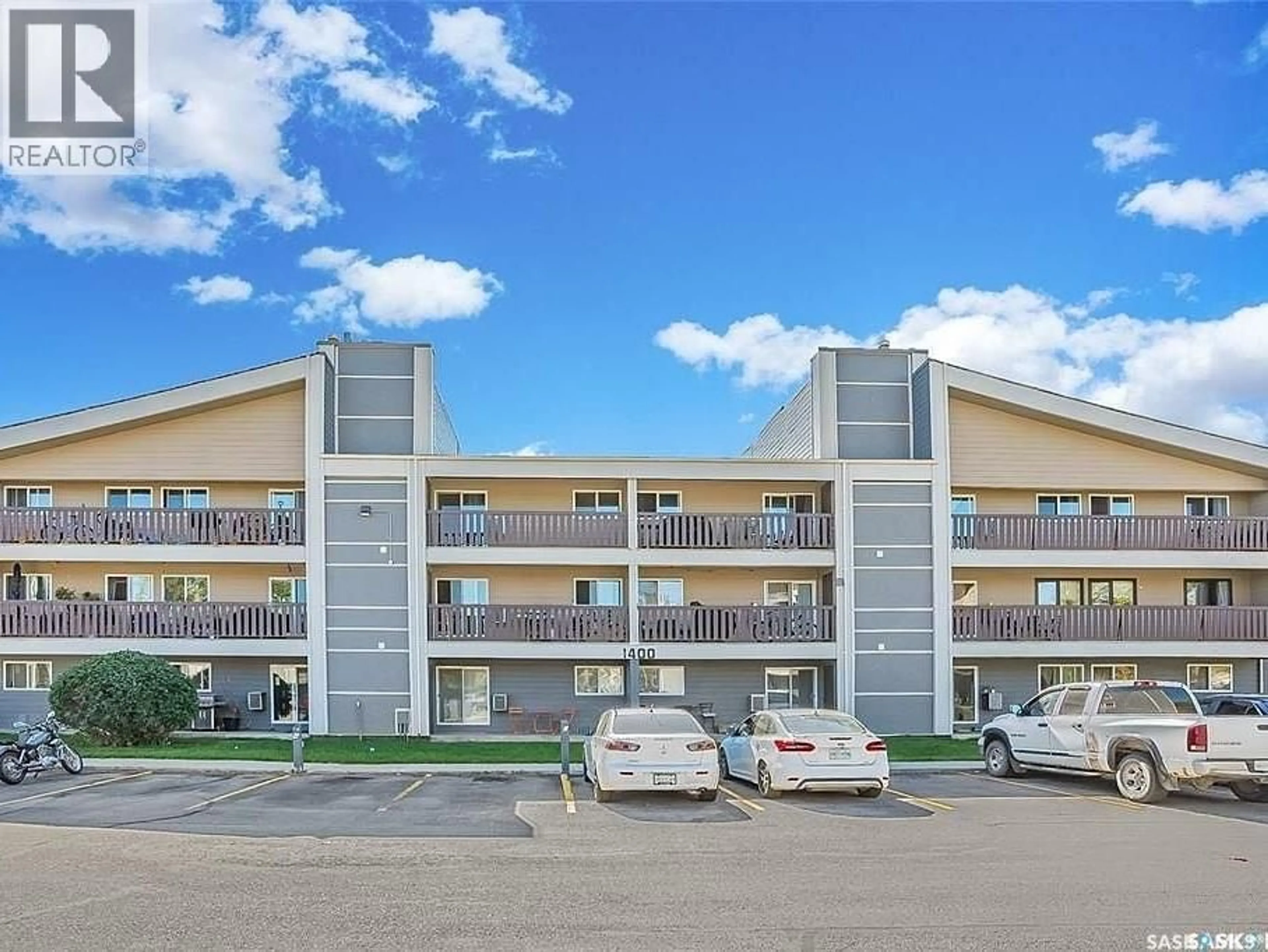 Patio, building for E - 1635 425 115TH STREET, Saskatoon Saskatchewan S7N2E5