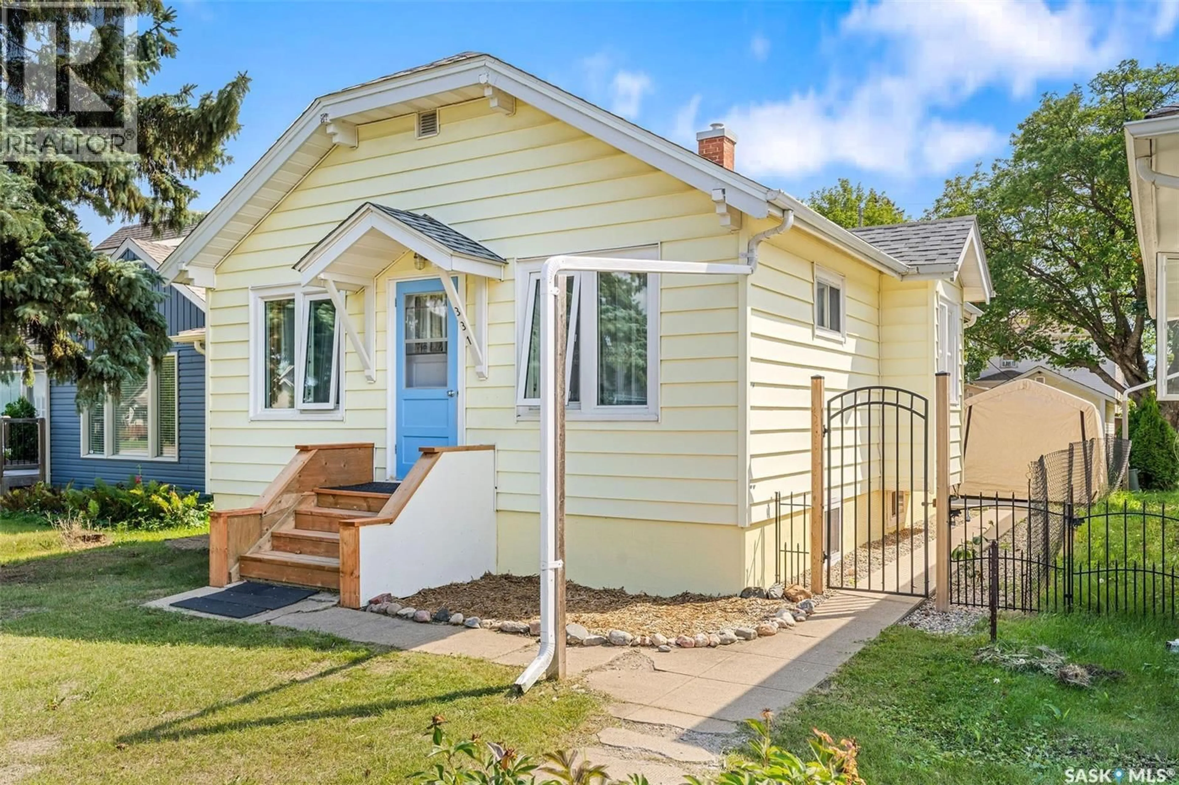 Home with vinyl exterior material, street for 331 11TH STREET, Prince Albert Saskatchewan S6V1A6