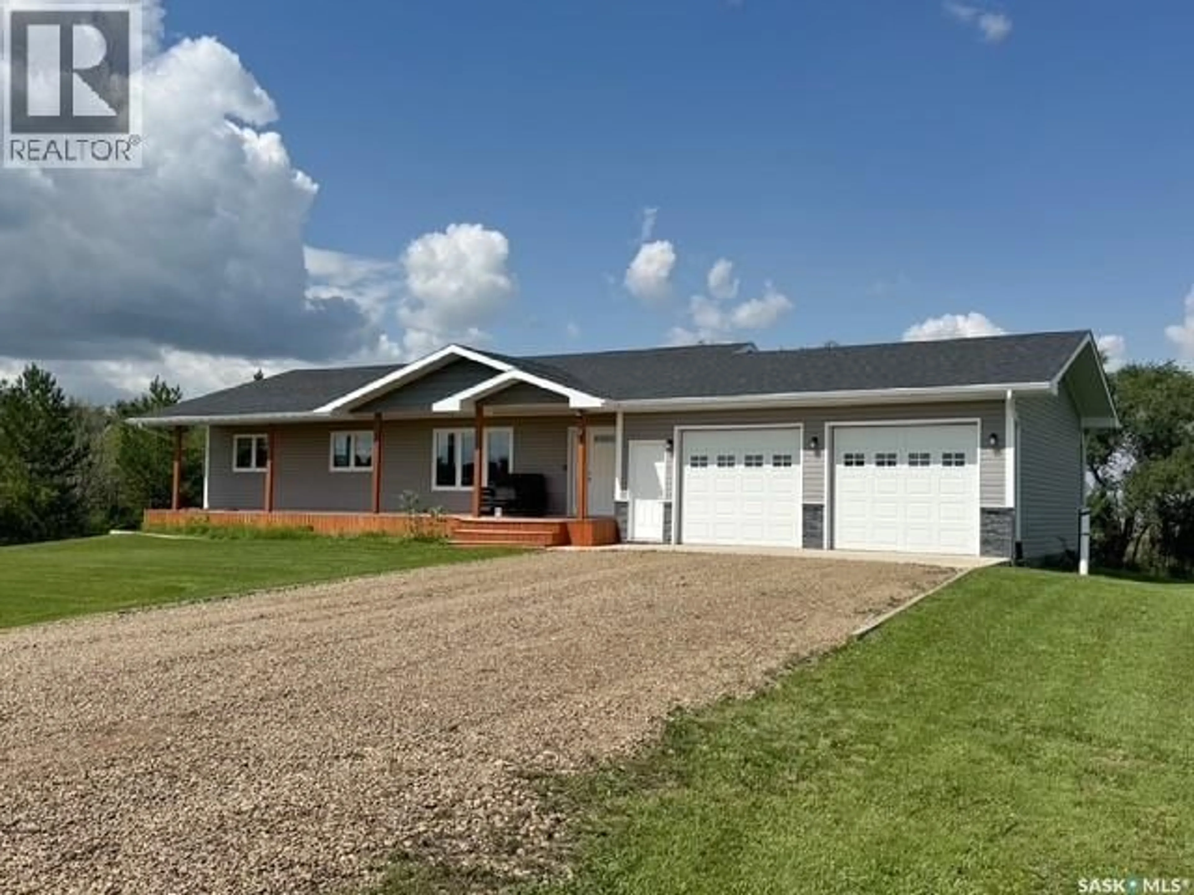 Home with vinyl exterior material, building for 212 FEHR AVENUE, Swift Current Rm No. 137 Saskatchewan S0N2Y0