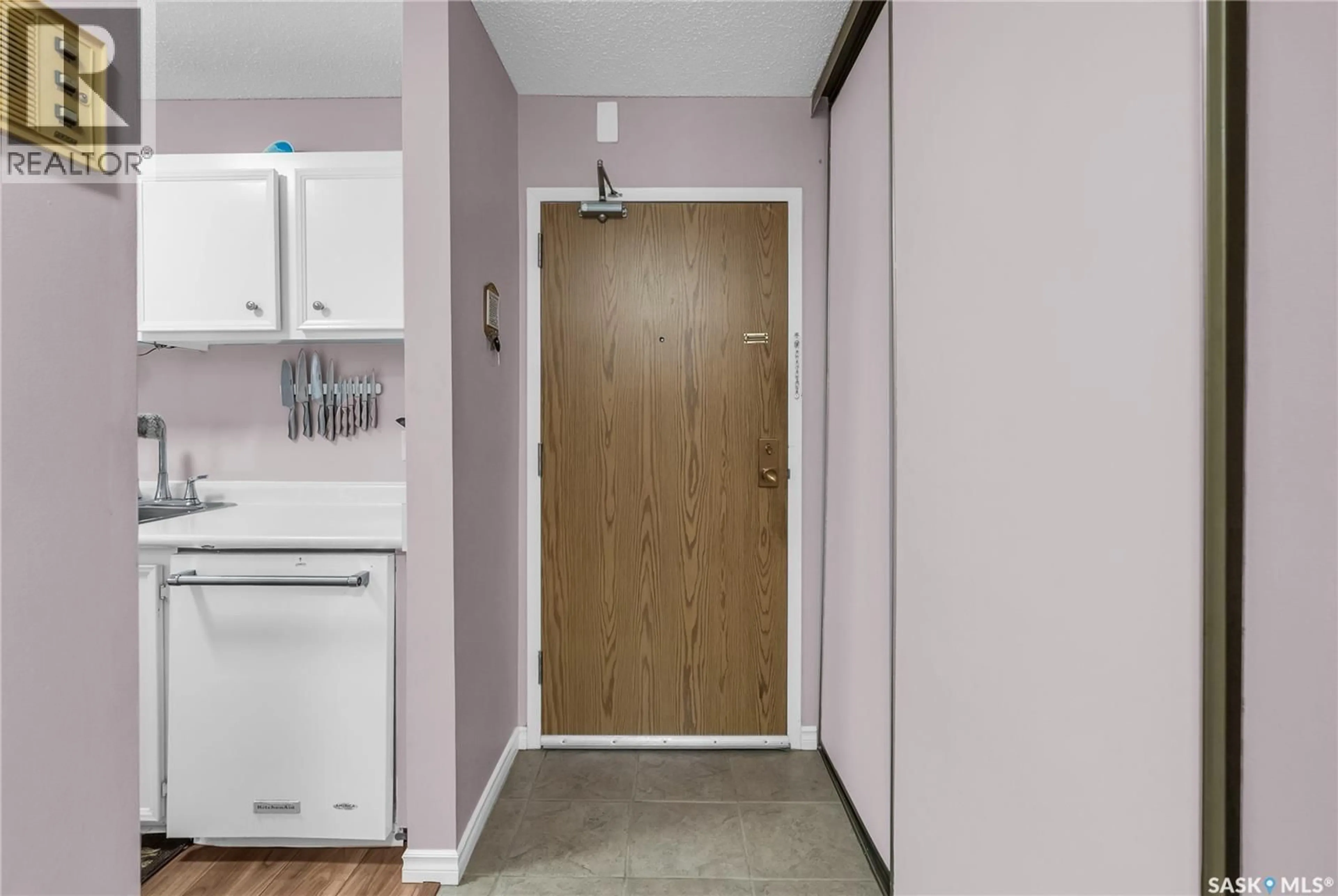 Indoor entryway for 207C - 106 TAIT PLACE, Saskatoon Saskatchewan S7H5L8