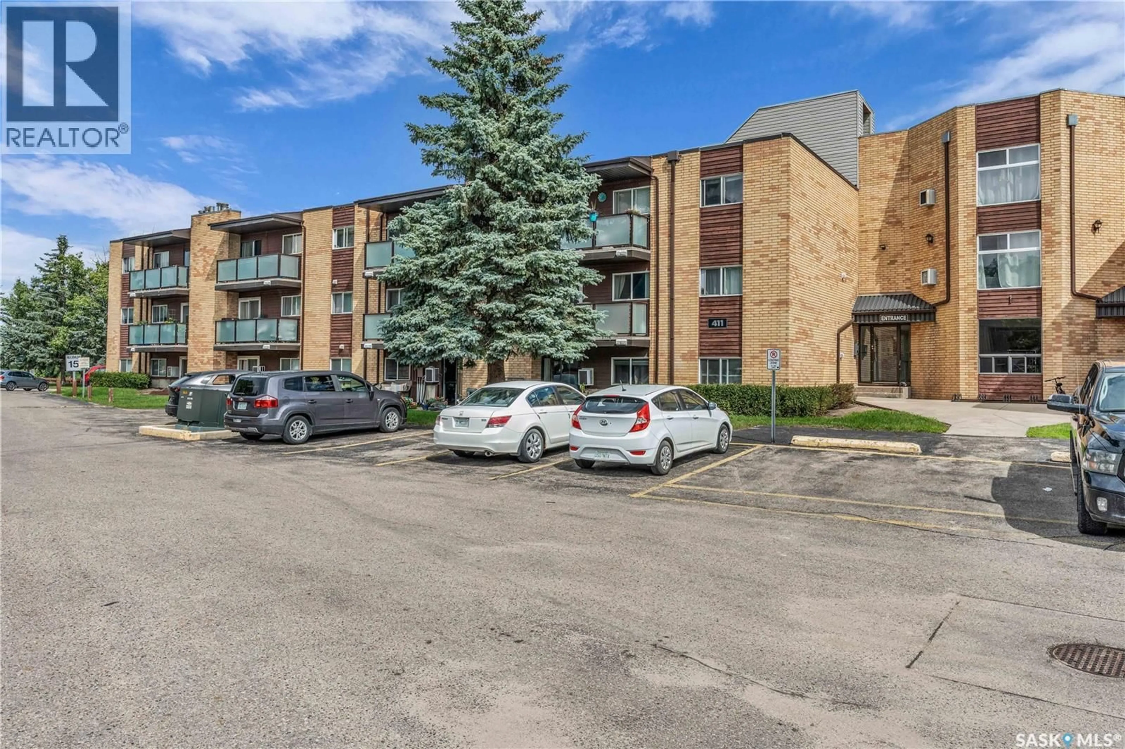 Patio, street for 304 411 TAIT COURT, Saskatoon Saskatchewan S7H5L3