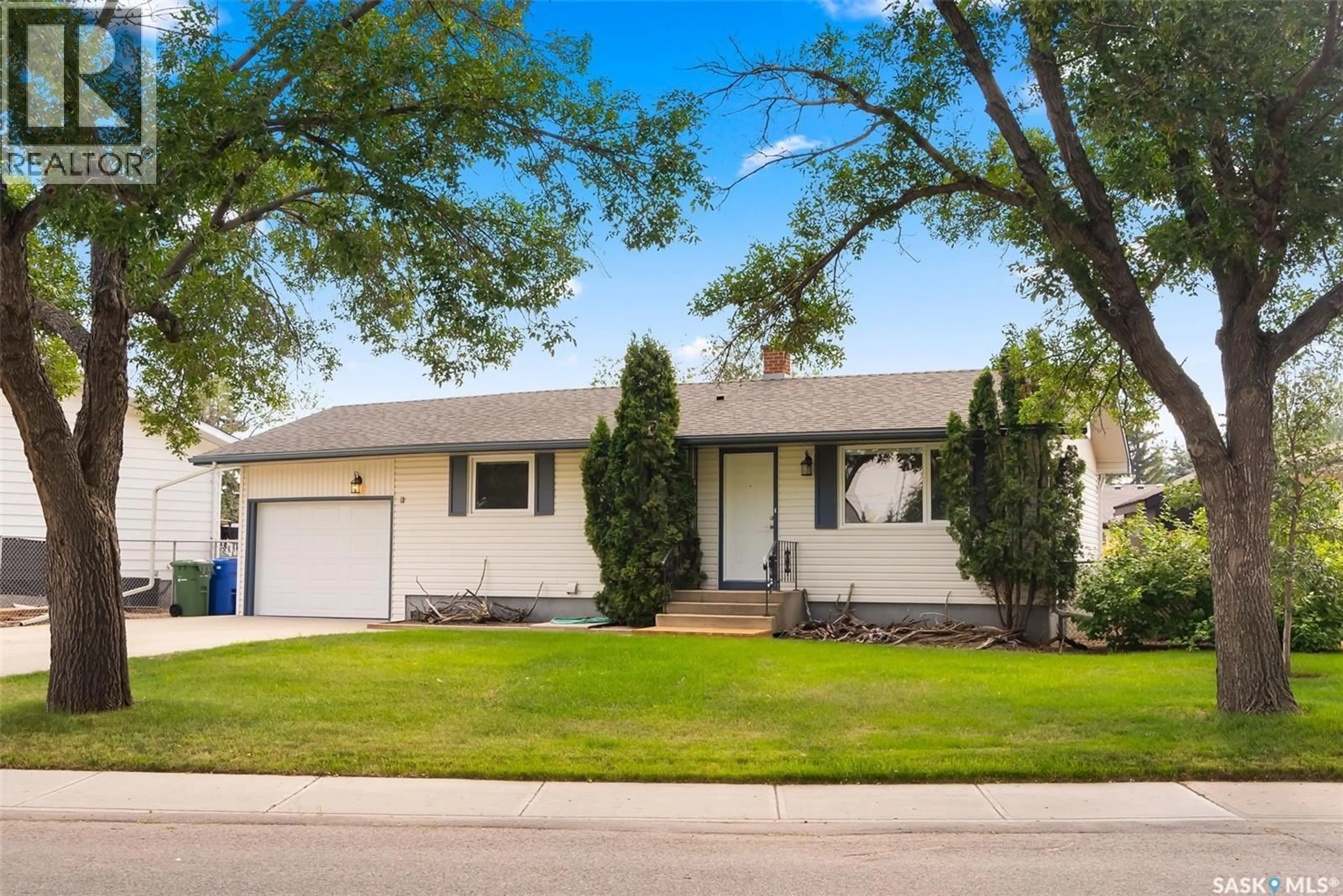 Home with vinyl exterior material, street for 15 HAMMOND ROAD, Regina Saskatchewan S4R3C7