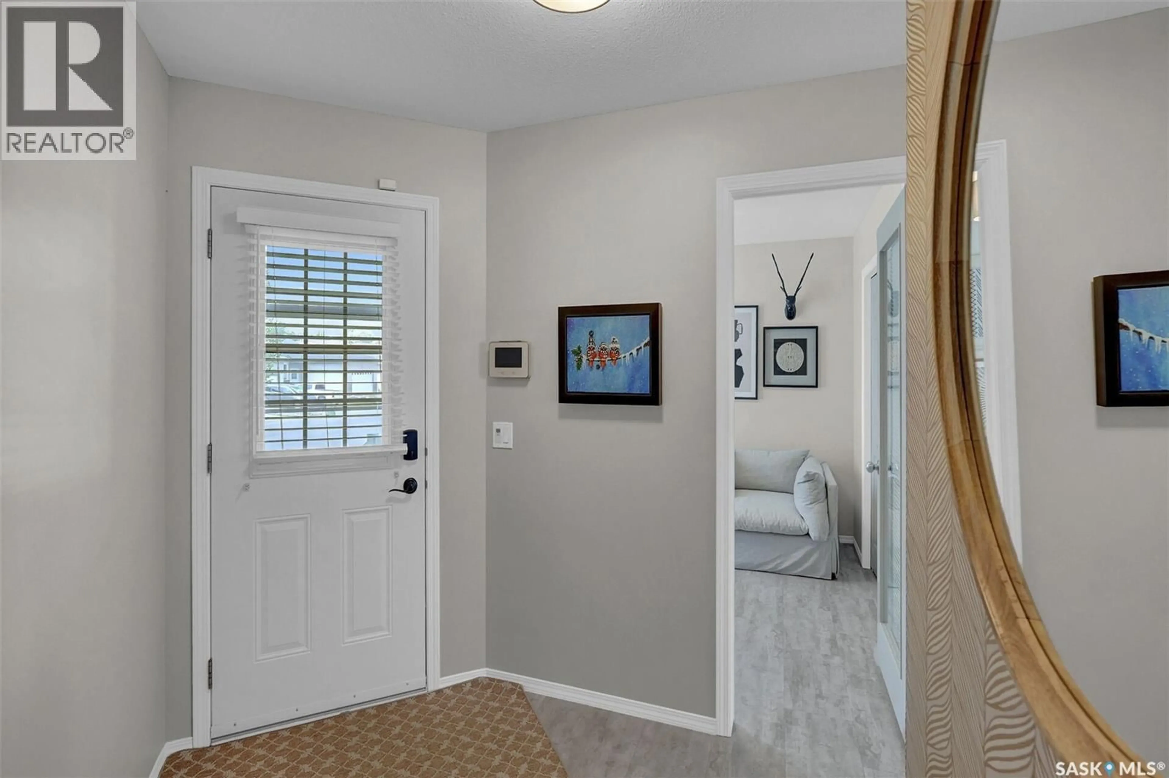 Indoor entryway for 4 - 2751 WINDSOR PARK ROAD, Regina Saskatchewan S4V1H1