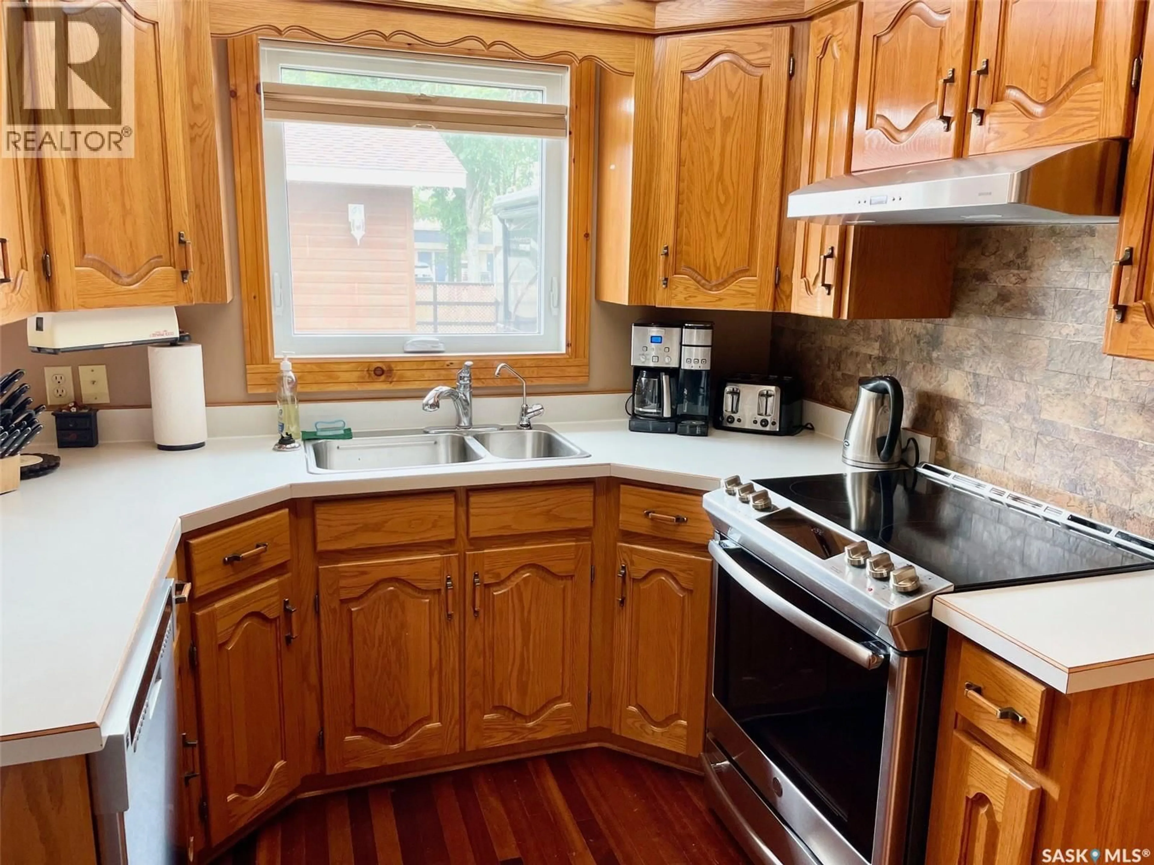 Standard kitchen, wood/laminate floor for 14 MORRISON DRIVE, Yorkton Saskatchewan S3N3X1