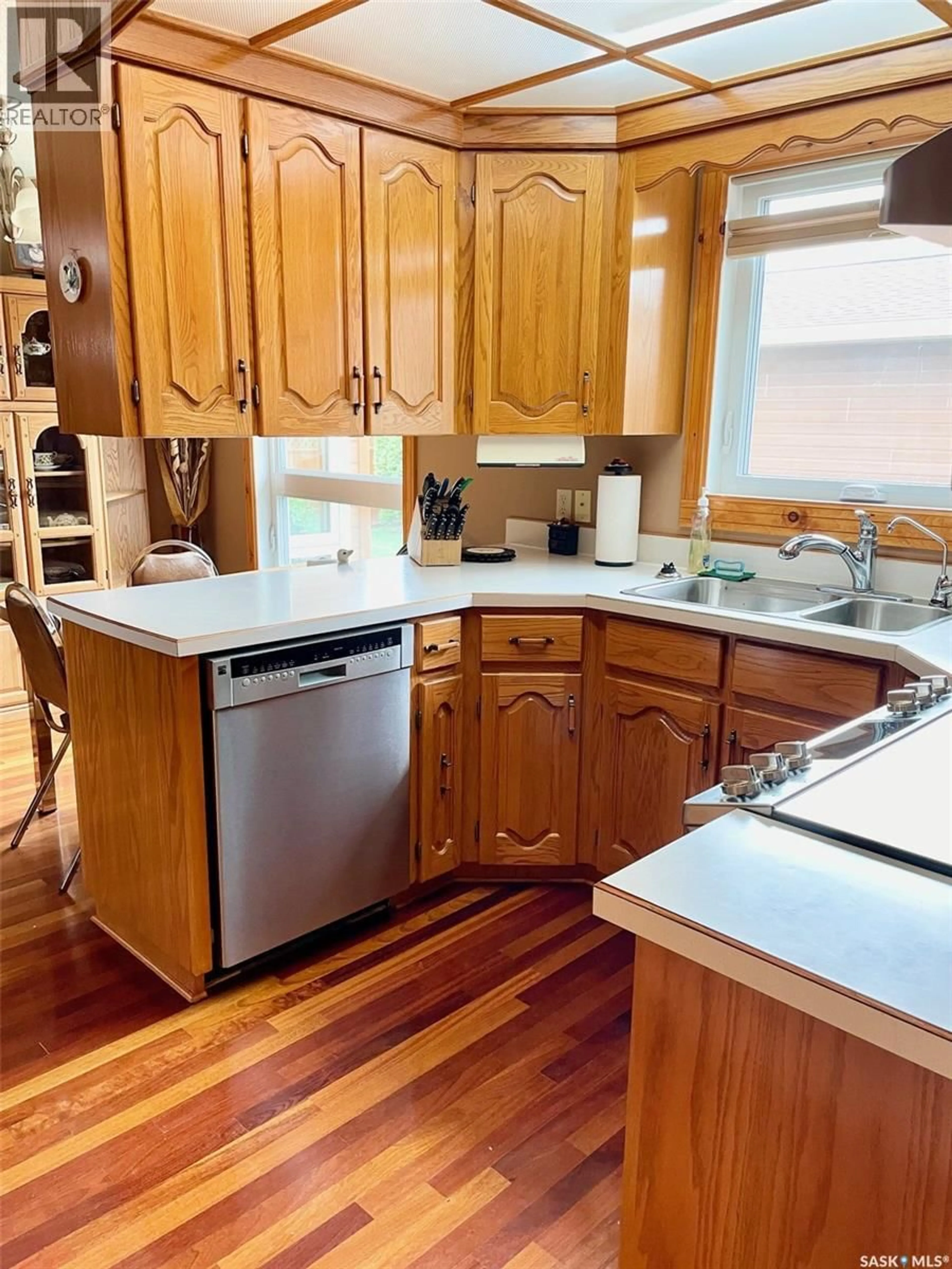 Standard kitchen, wood/laminate floor for 14 MORRISON DRIVE, Yorkton Saskatchewan S3N3X1