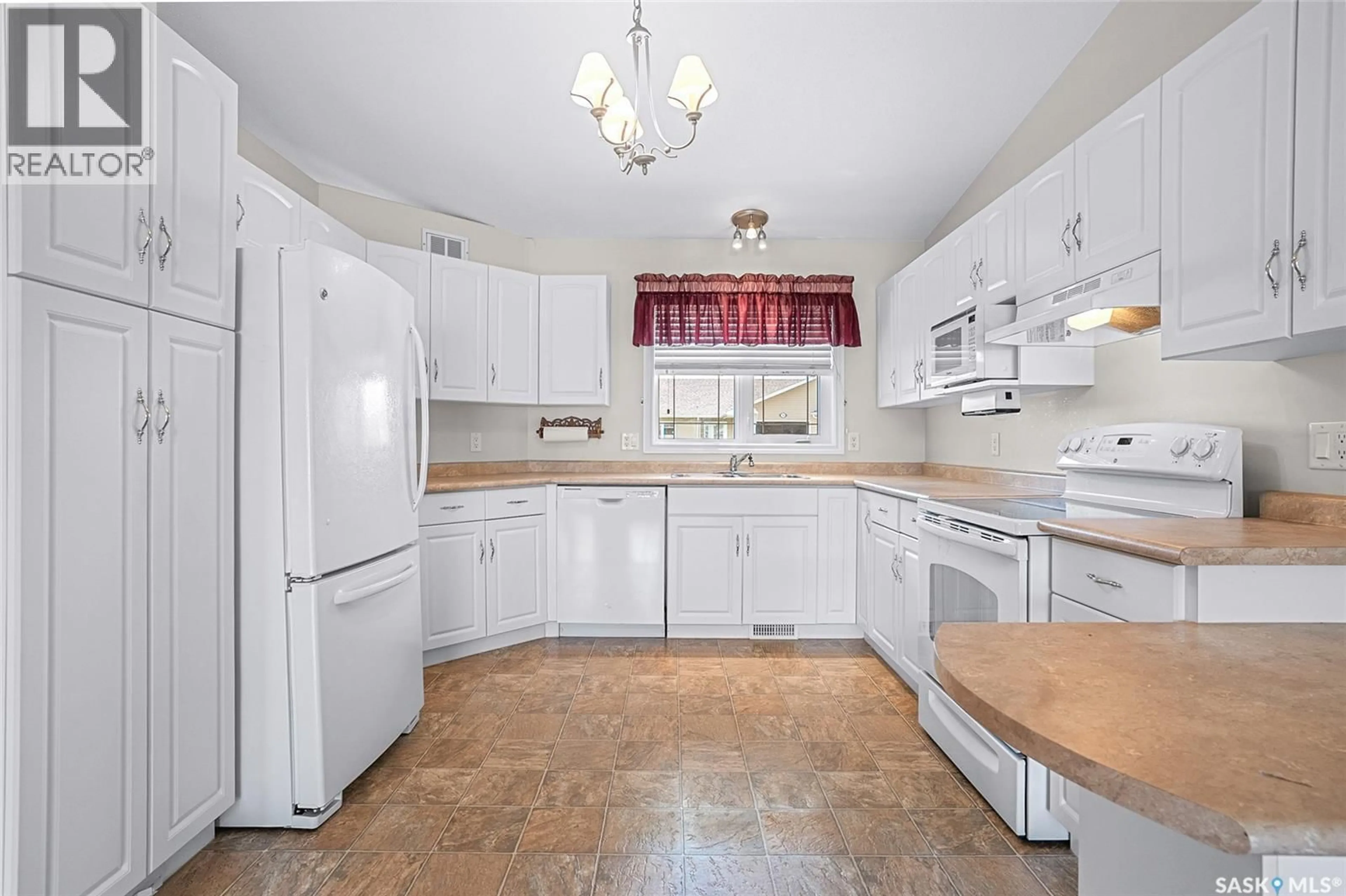 Standard kitchen, ceramic/tile floor for 317 LINEVIEW LANE, Waldheim Saskatchewan S0K4R0