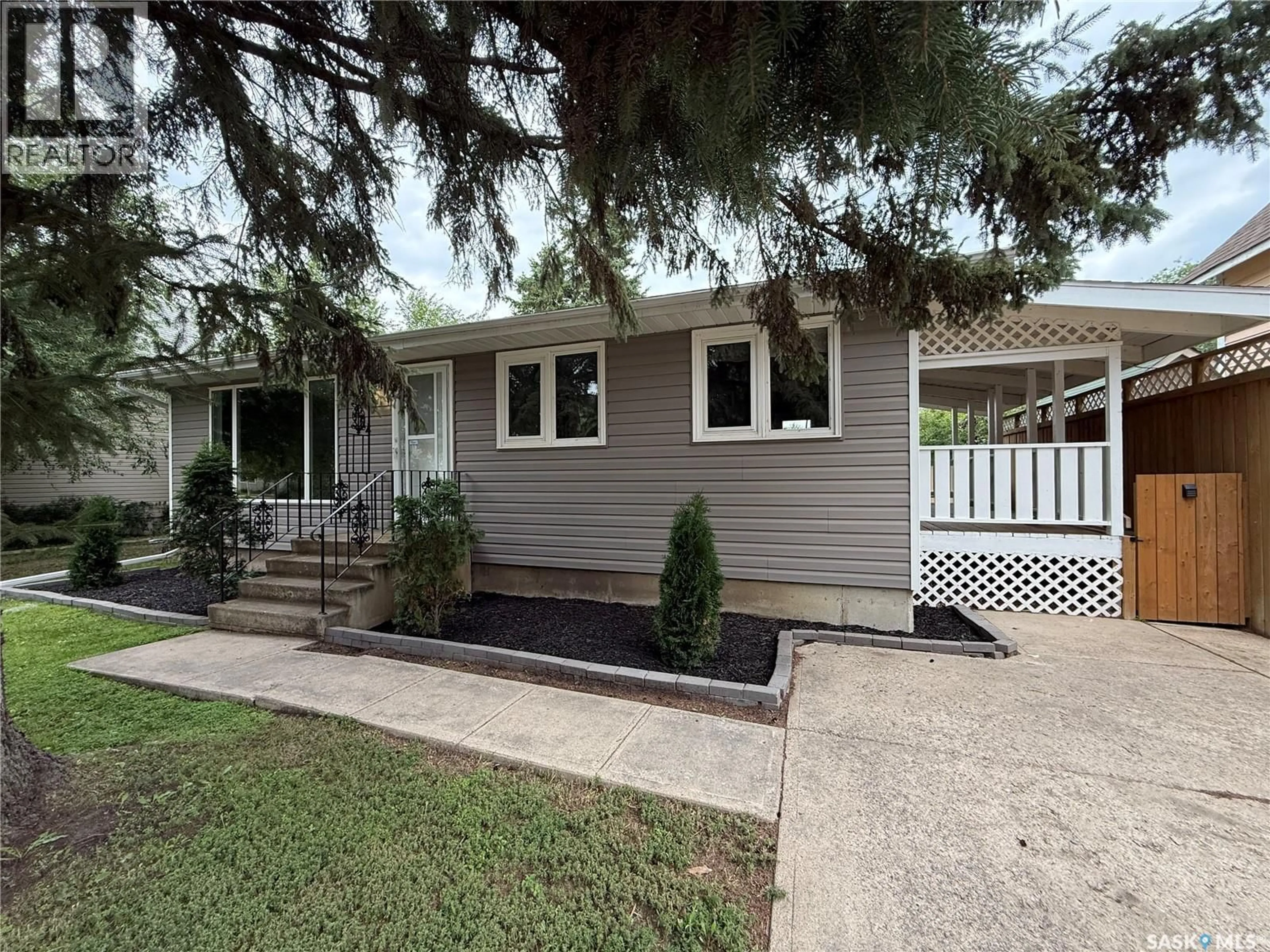 Home with vinyl exterior material, street for 404 EDWARD STREET, Radisson Saskatchewan S0K3L0