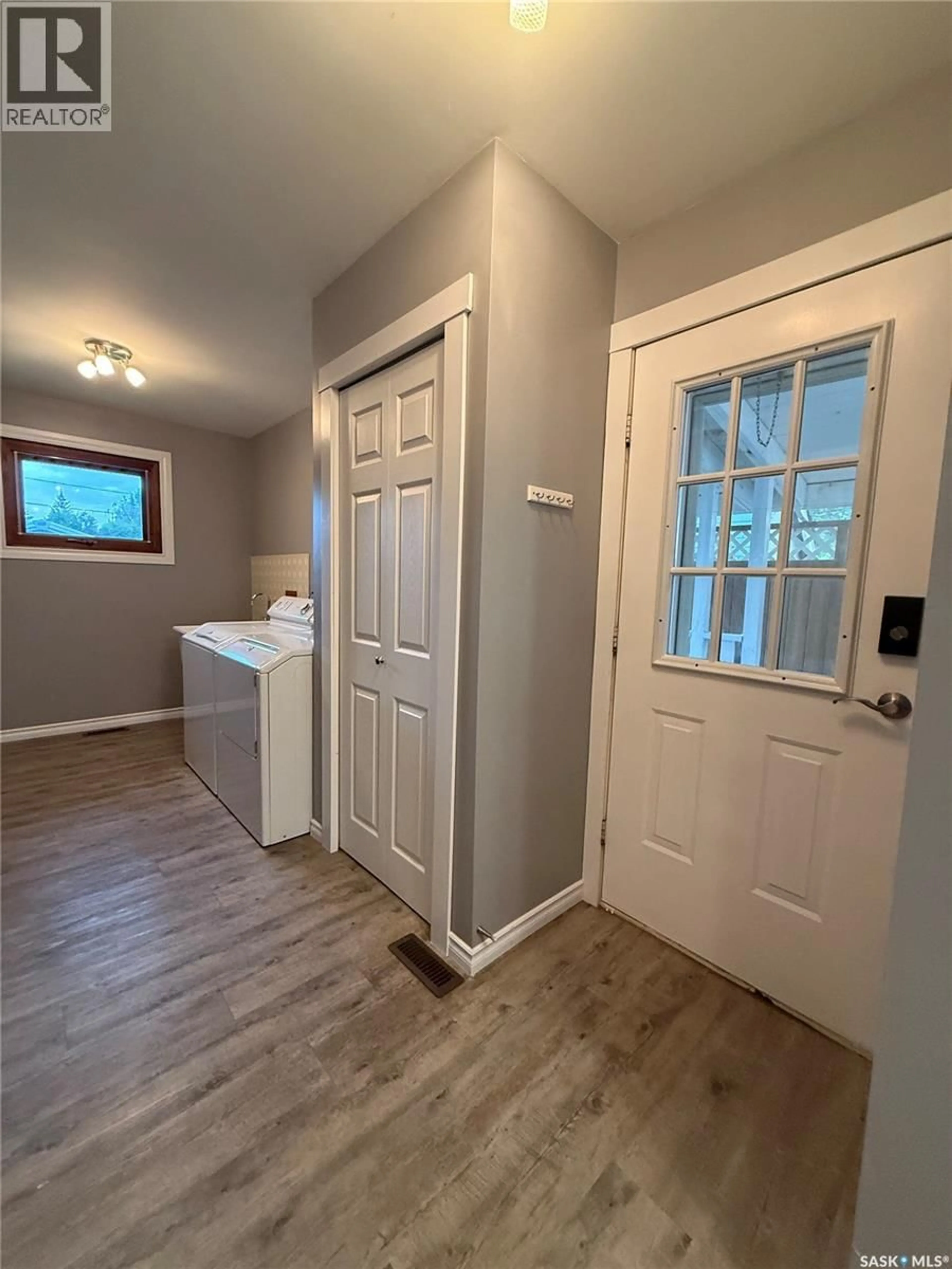 Indoor entryway for 404 EDWARD STREET, Radisson Saskatchewan S0K3L0