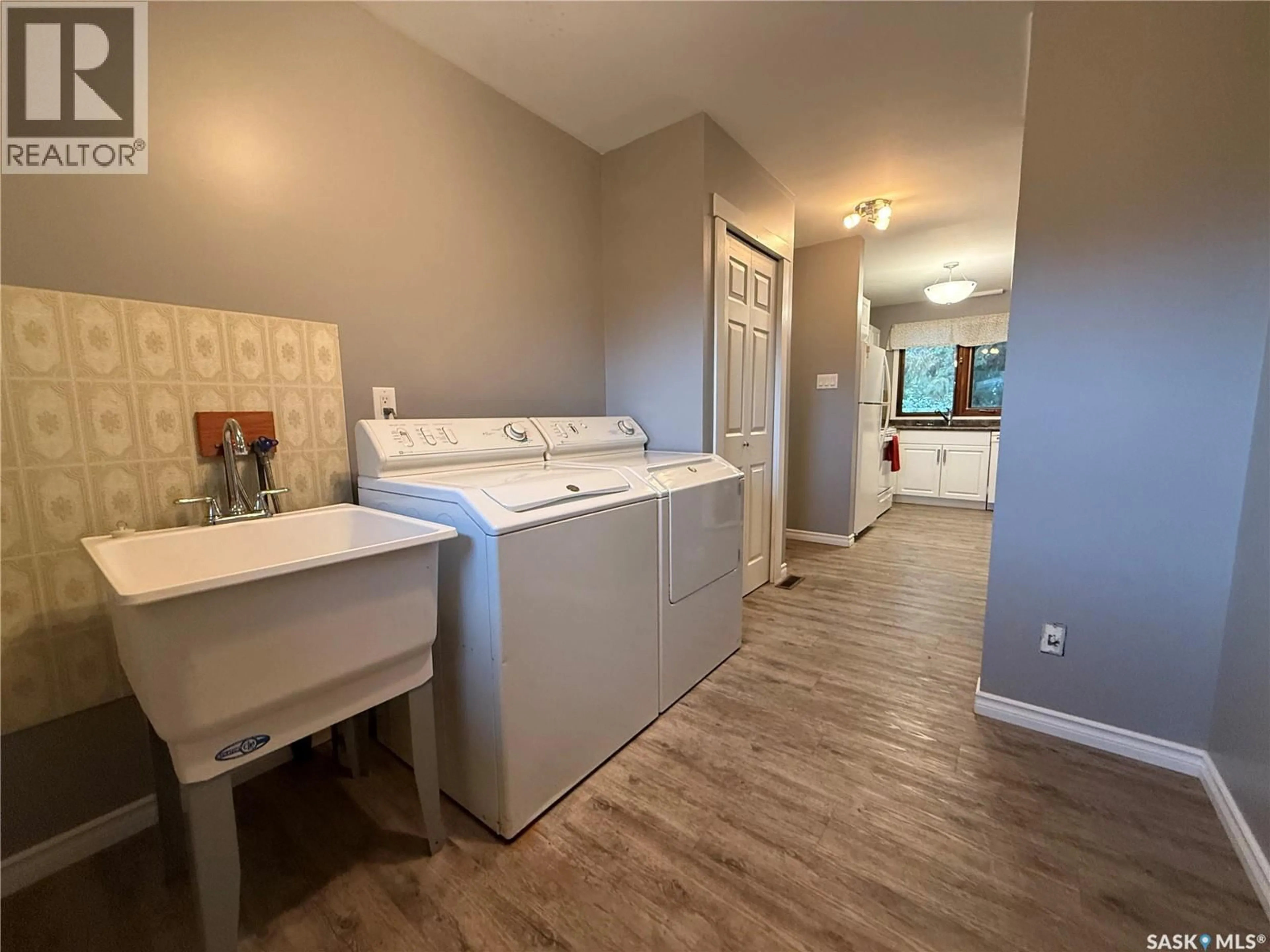 Laundry room for 404 EDWARD STREET, Radisson Saskatchewan S0K3L0
