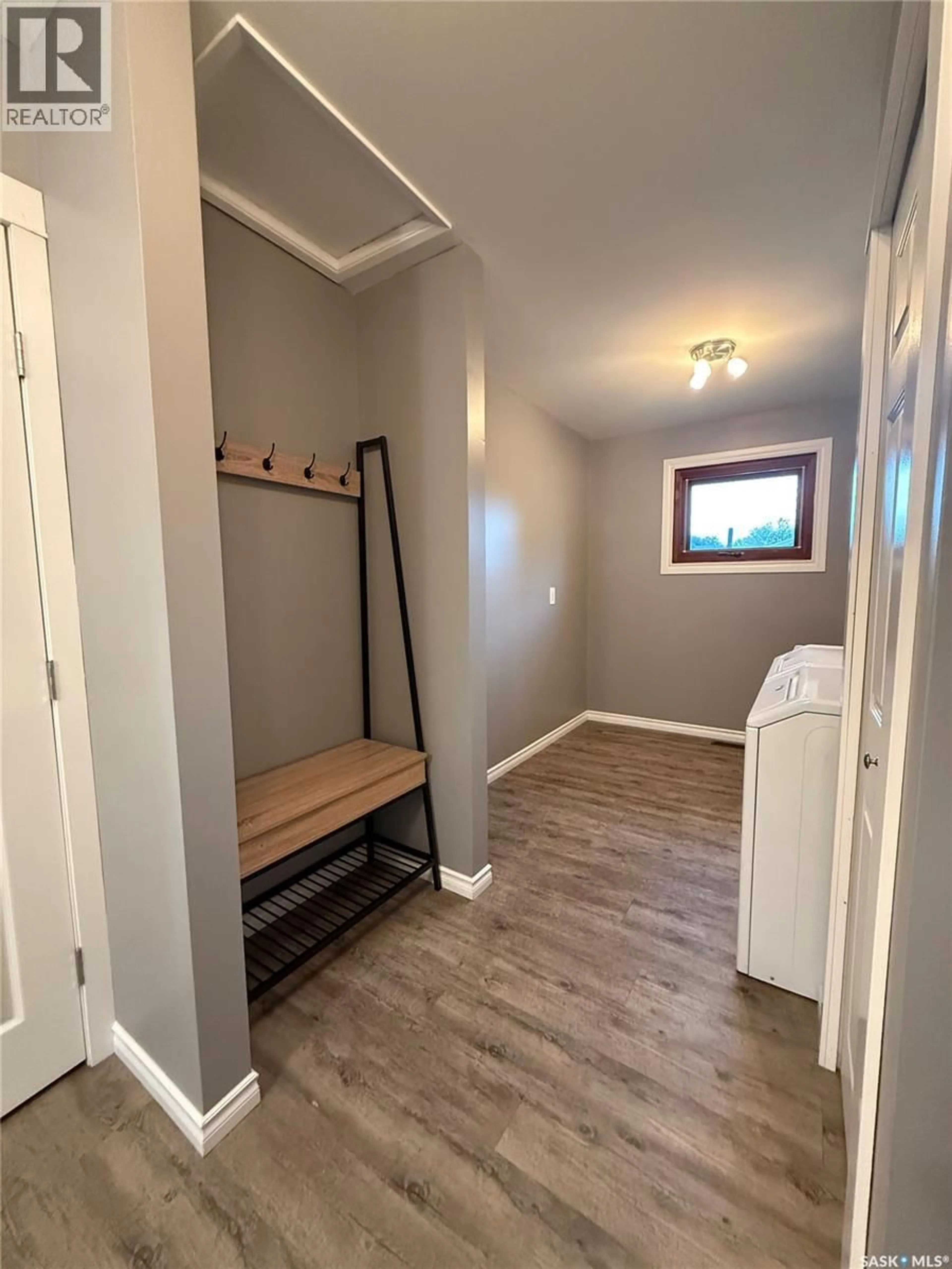Indoor entryway for 404 EDWARD STREET, Radisson Saskatchewan S0K3L0