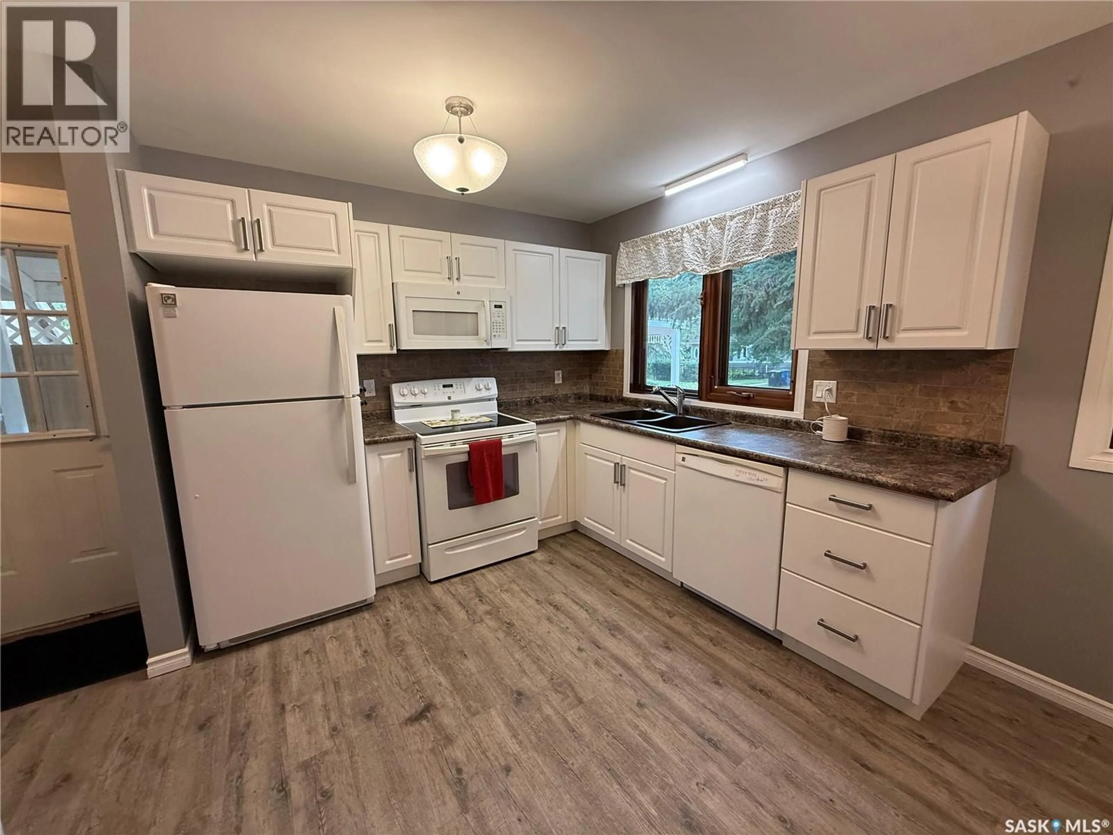 Standard kitchen, unknown for 404 EDWARD STREET, Radisson Saskatchewan S0K3L0