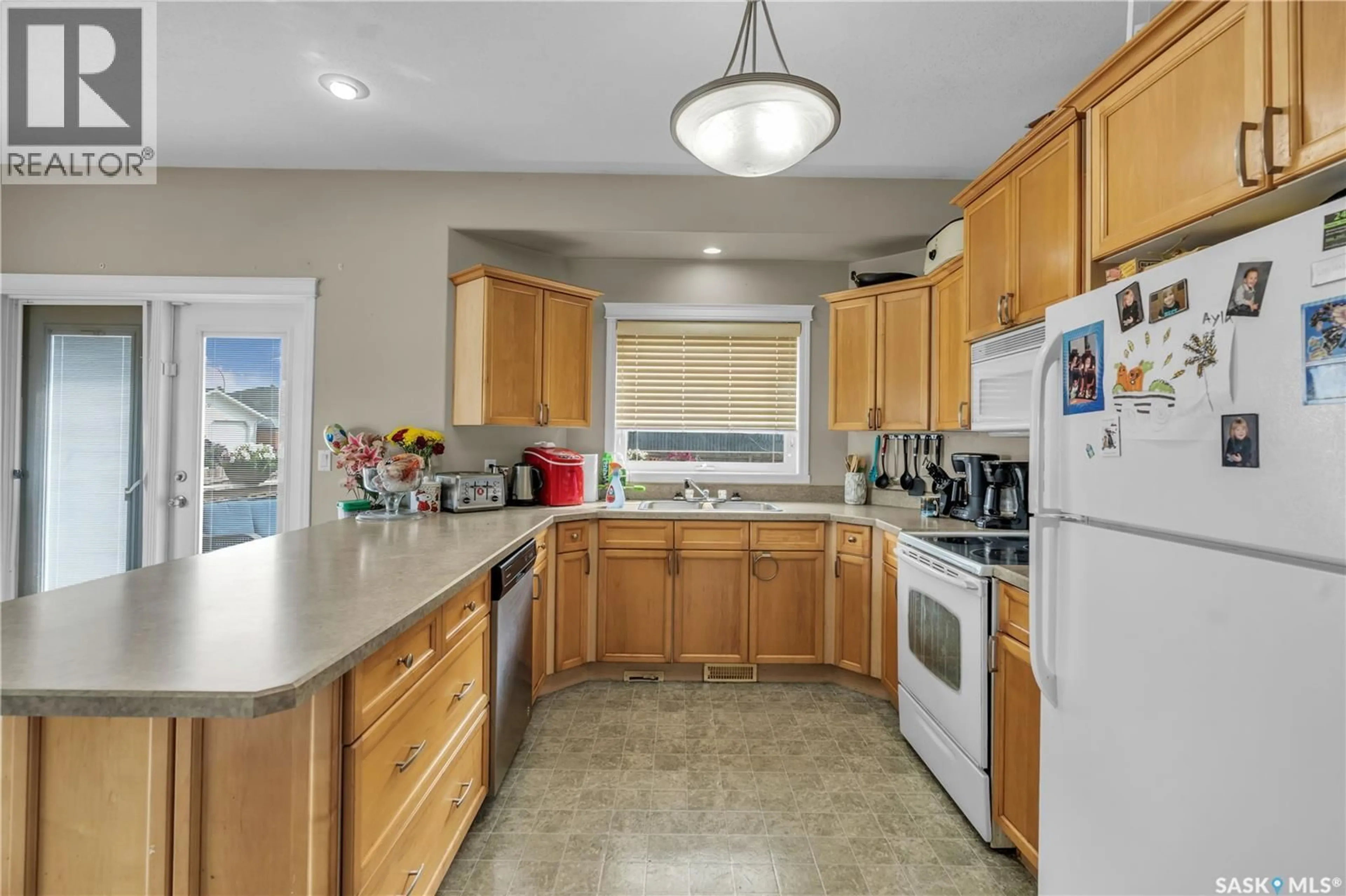 Standard kitchen, ceramic/tile floor for 319 3RD AVENUE, Martensville Saskatchewan S0K0A2