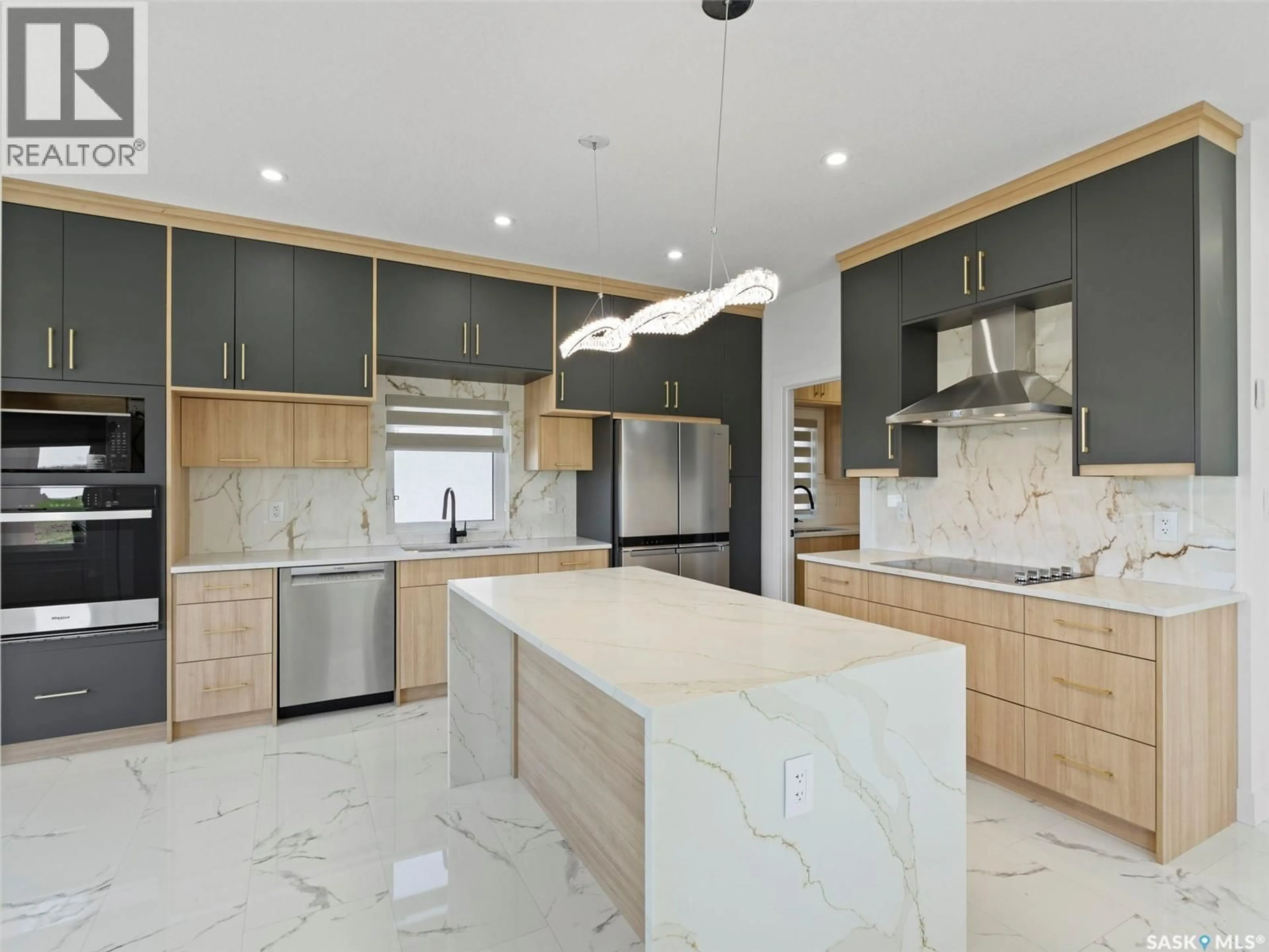 Contemporary kitchen, ceramic/tile floor for 134 MAZUREK CRESCENT, Saskatoon Saskatchewan S7V1S1
