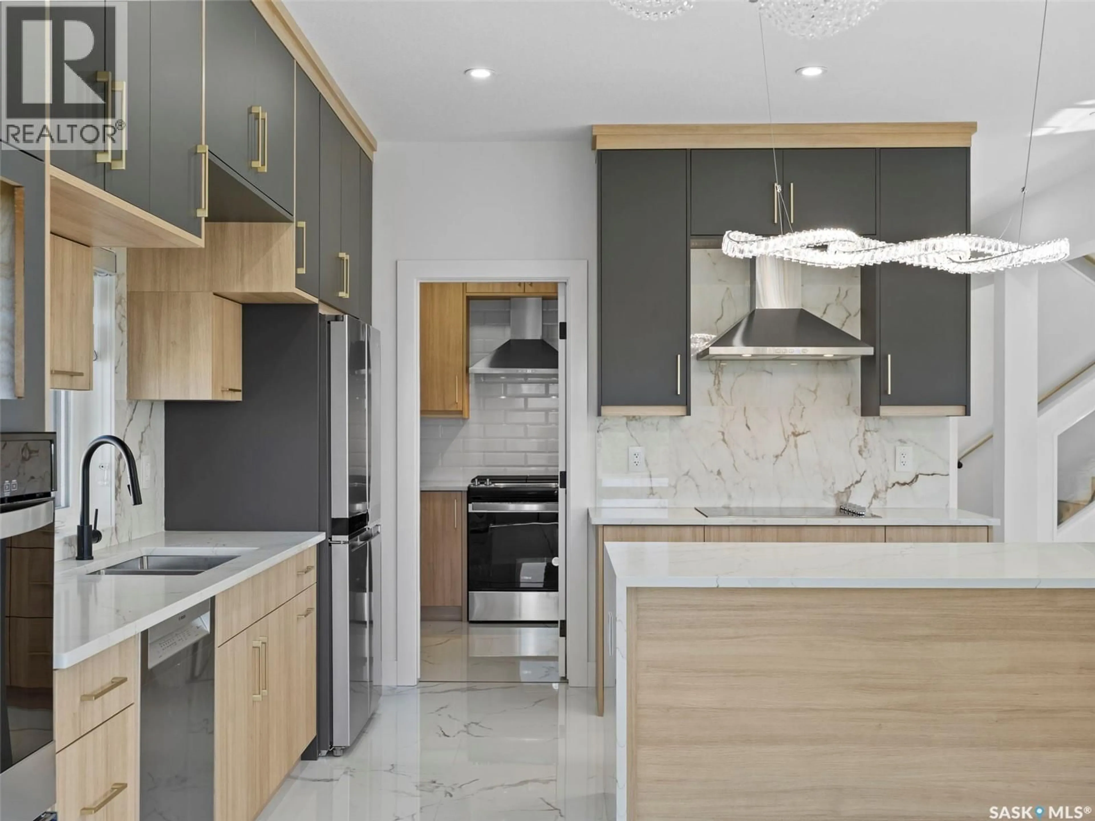 Contemporary kitchen, unknown for 134 MAZUREK CRESCENT, Saskatoon Saskatchewan S7V1S1