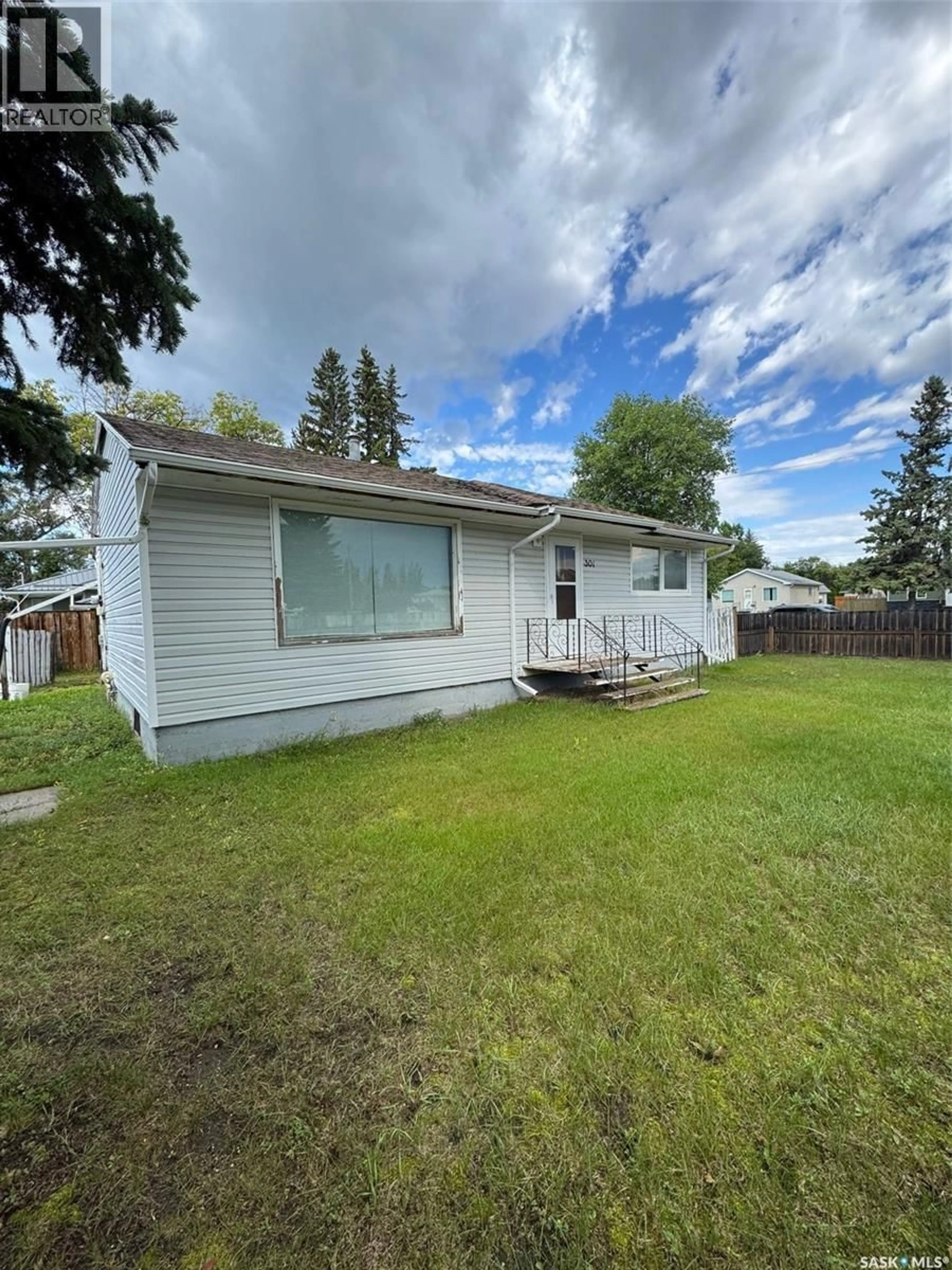 A pic from outside/outdoor area/front of a property/back of a property/a pic from drone, street for 301 26TH STREET, Battleford Saskatchewan S0M0E0