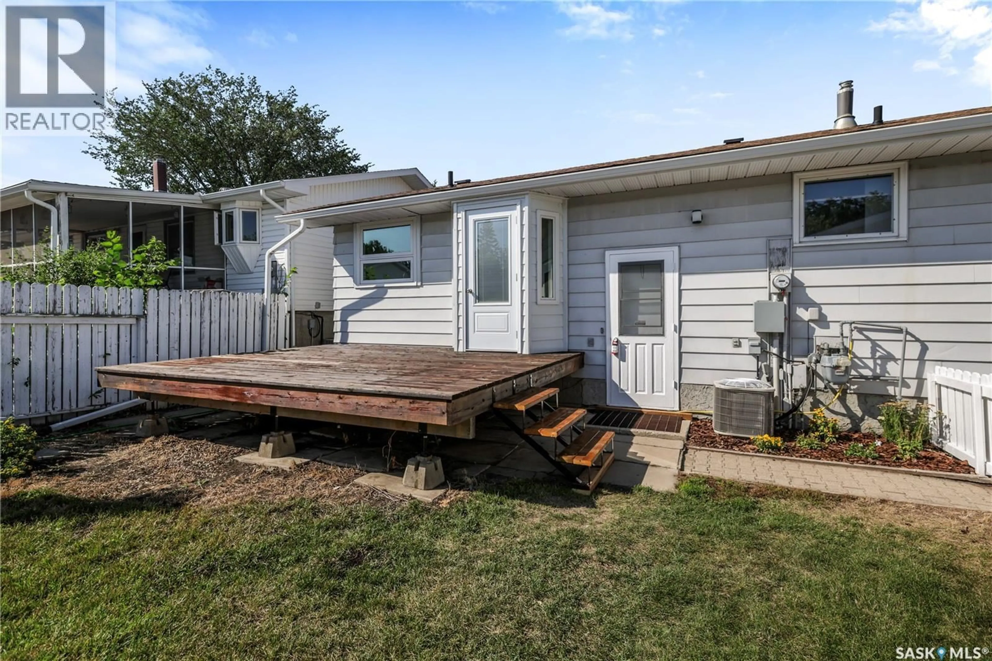 Home with vinyl exterior material, street for 158 TRIFUNOV CRESCENT, Regina Saskatchewan S4R7C9