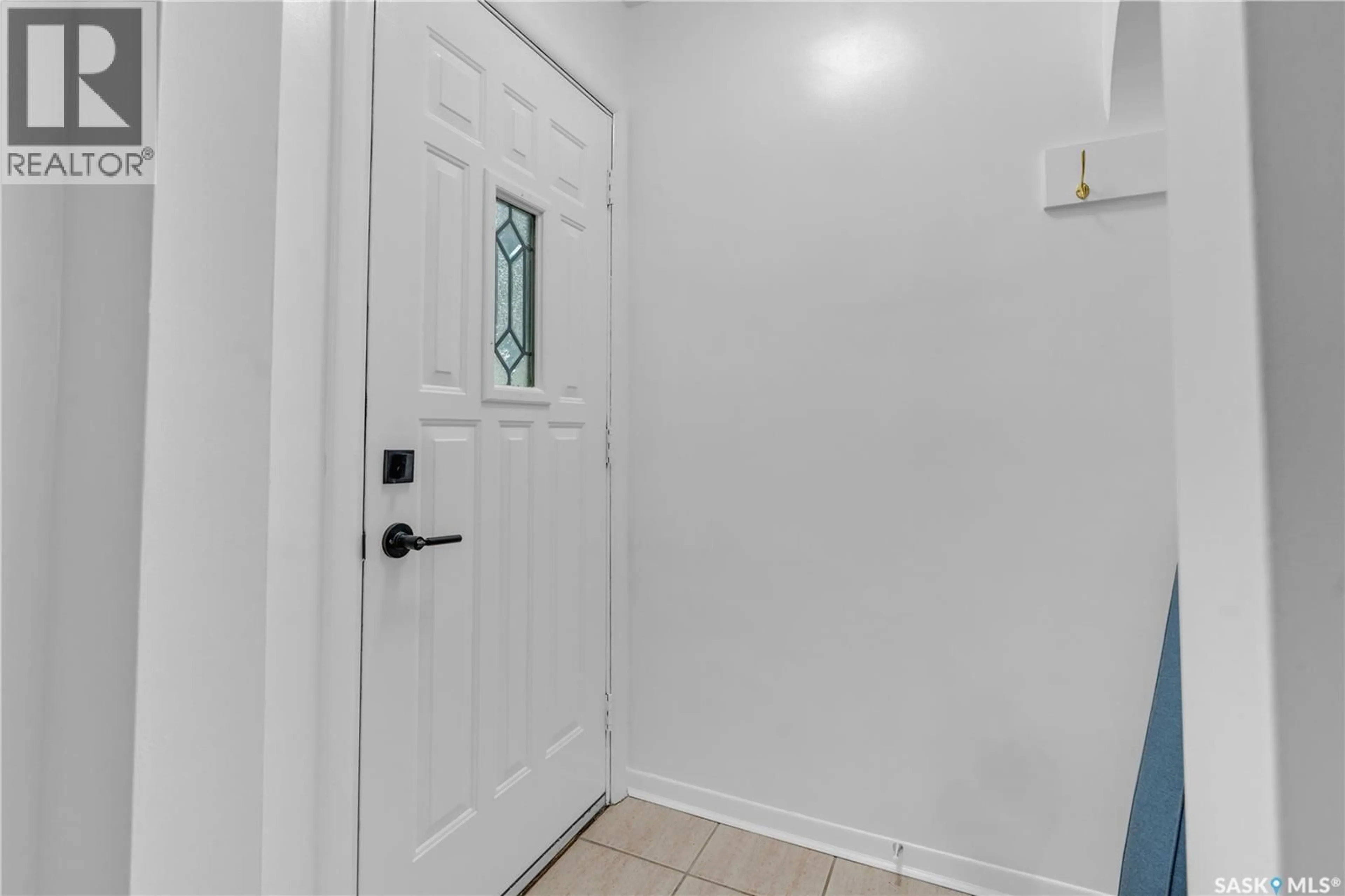 Indoor entryway for 1617 CAIRNS AVENUE, Saskatoon Saskatchewan S7H2H7