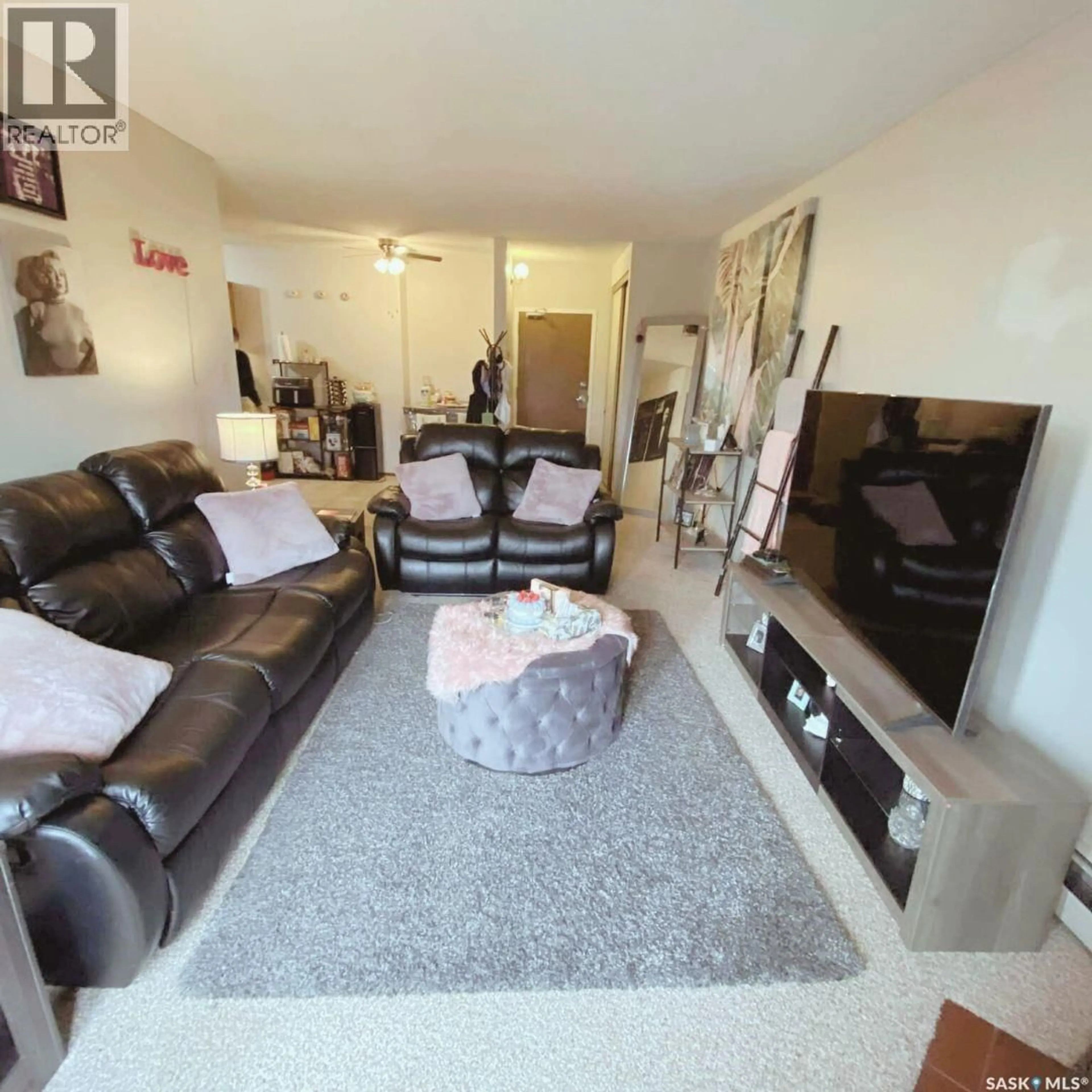 Living room with furniture, unknown for 802 - 407D KINGSMERE BOULEVARD, Saskatoon Saskatchewan S7J4B7