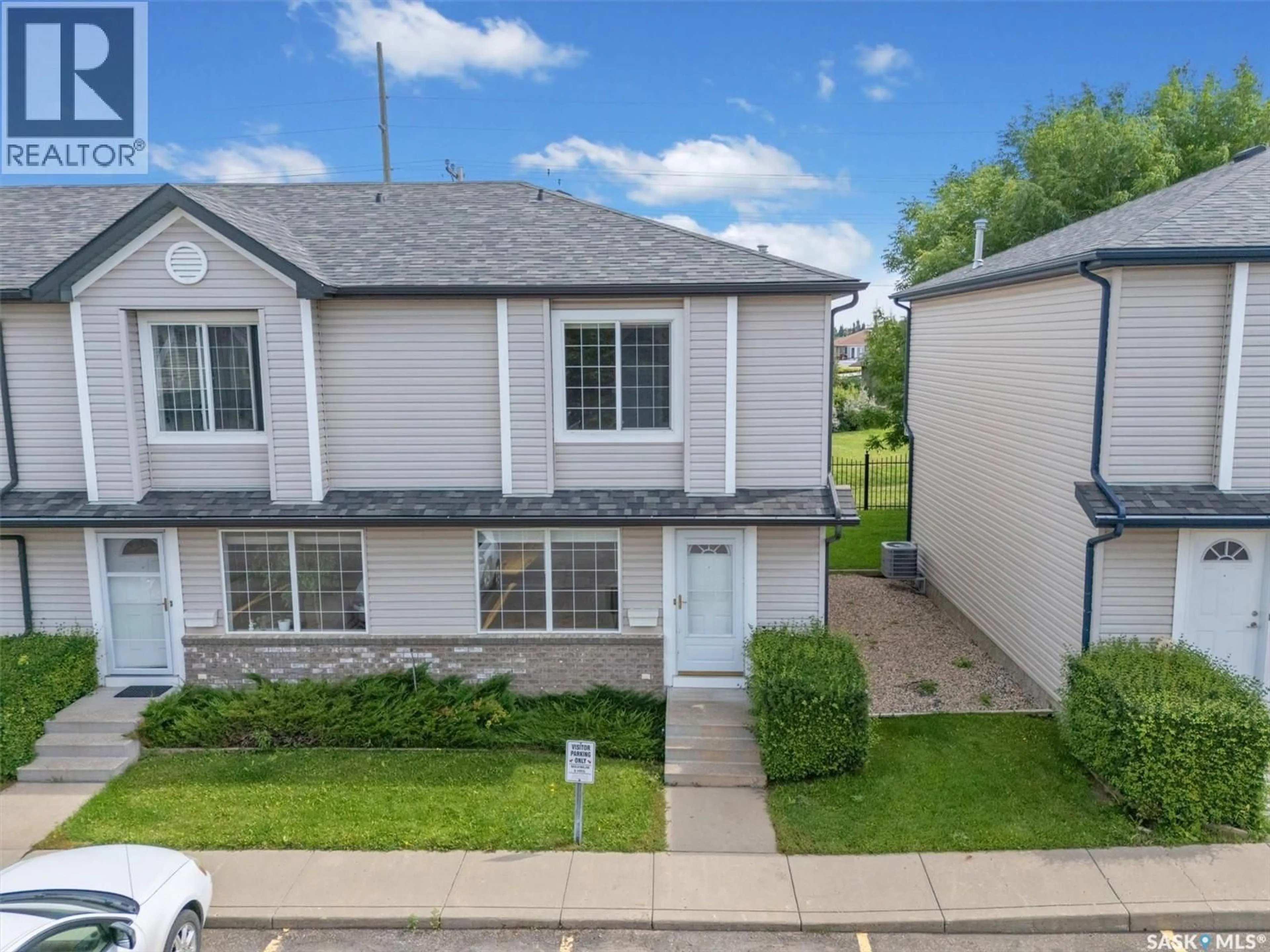 A pic from outside/outdoor area/front of a property/back of a property/a pic from drone, street for 670 - 174 KENDERDINE ROAD, Saskatoon Saskatchewan S7N4W5