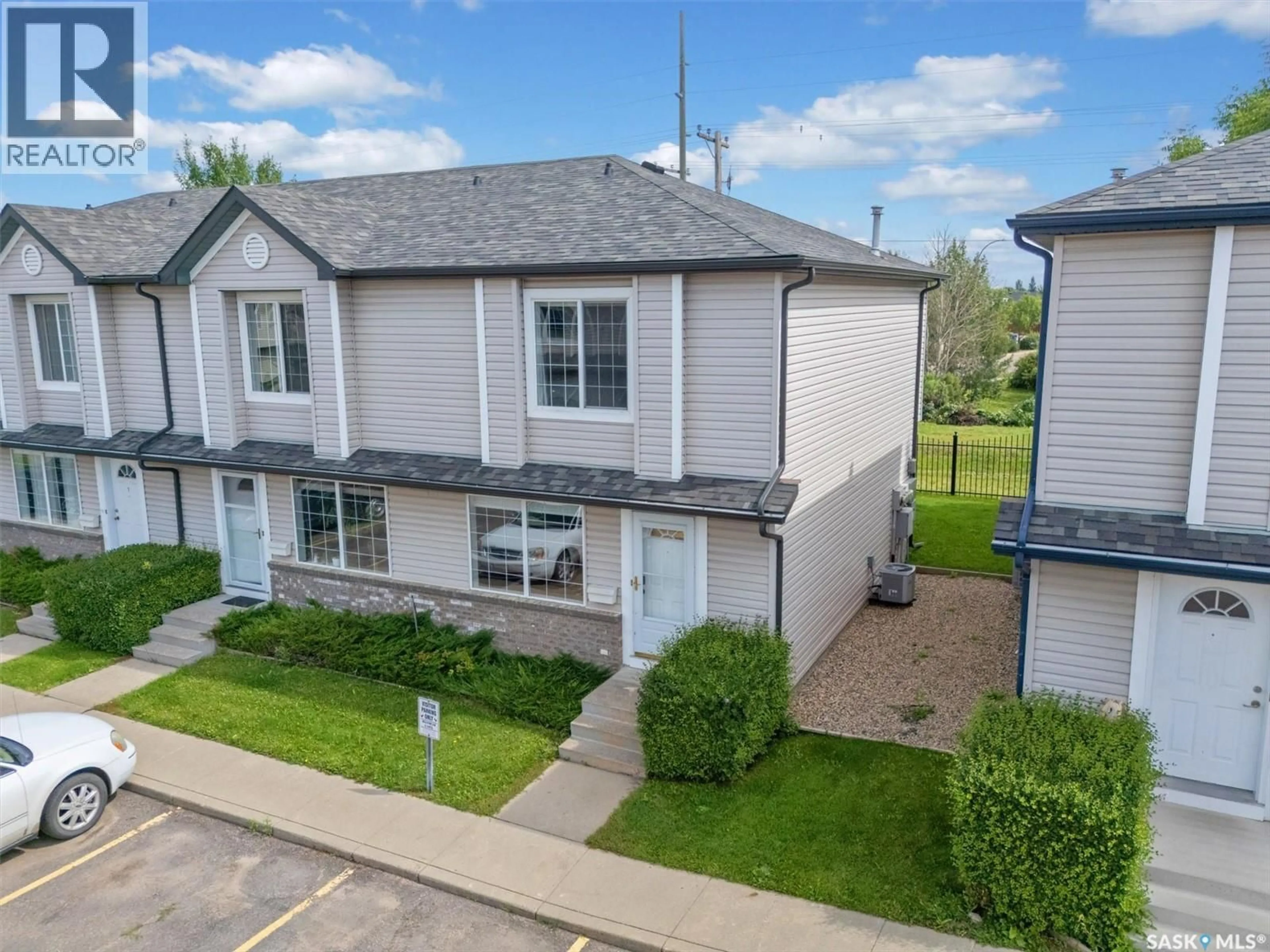A pic from outside/outdoor area/front of a property/back of a property/a pic from drone, street for 670 - 174 KENDERDINE ROAD, Saskatoon Saskatchewan S7N4W5