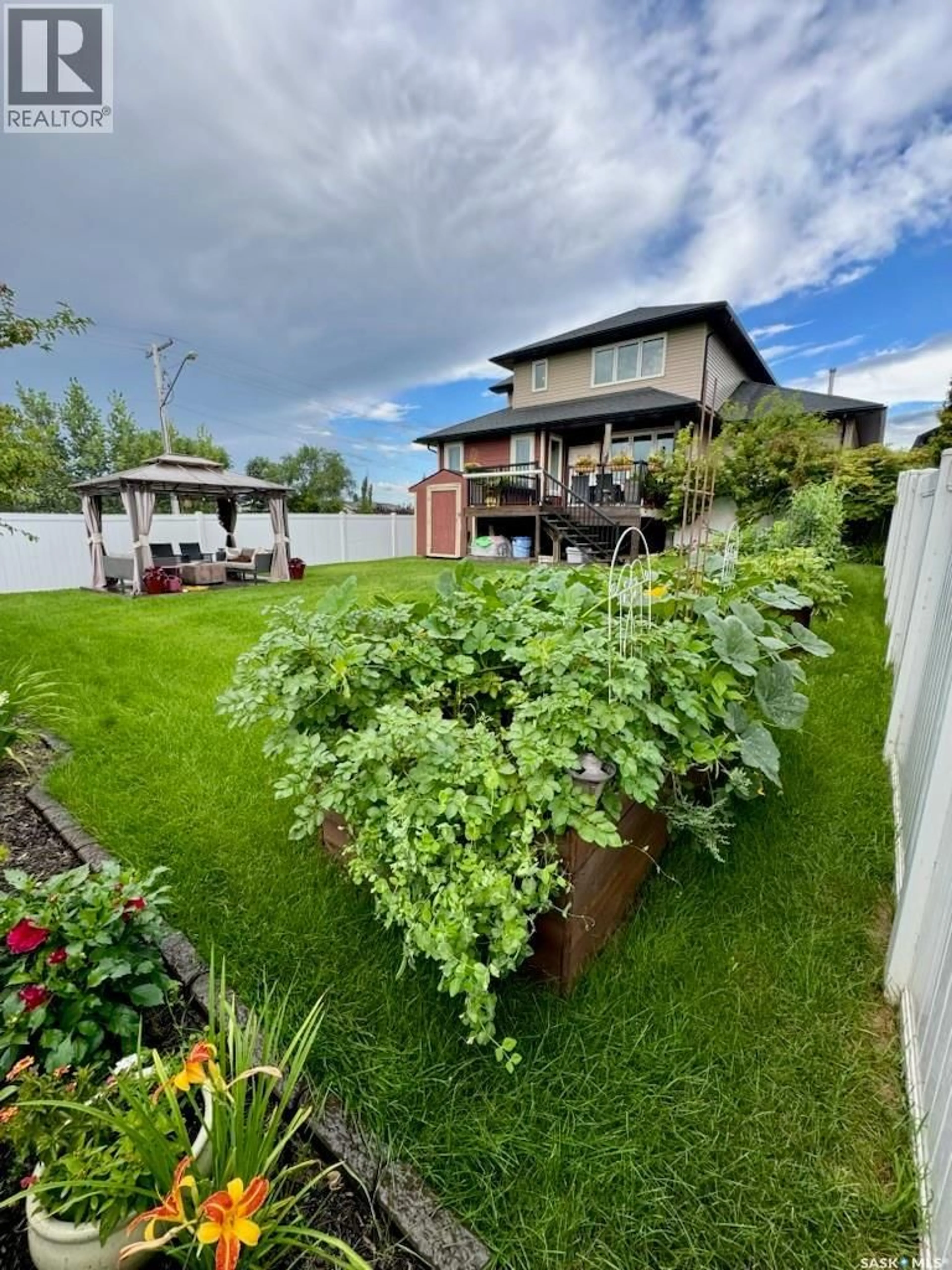 A pic from outside/outdoor area/front of a property/back of a property/a pic from drone, street for 230 KINSMEN CRESCENT, Martensville Saskatchewan S0K0A2