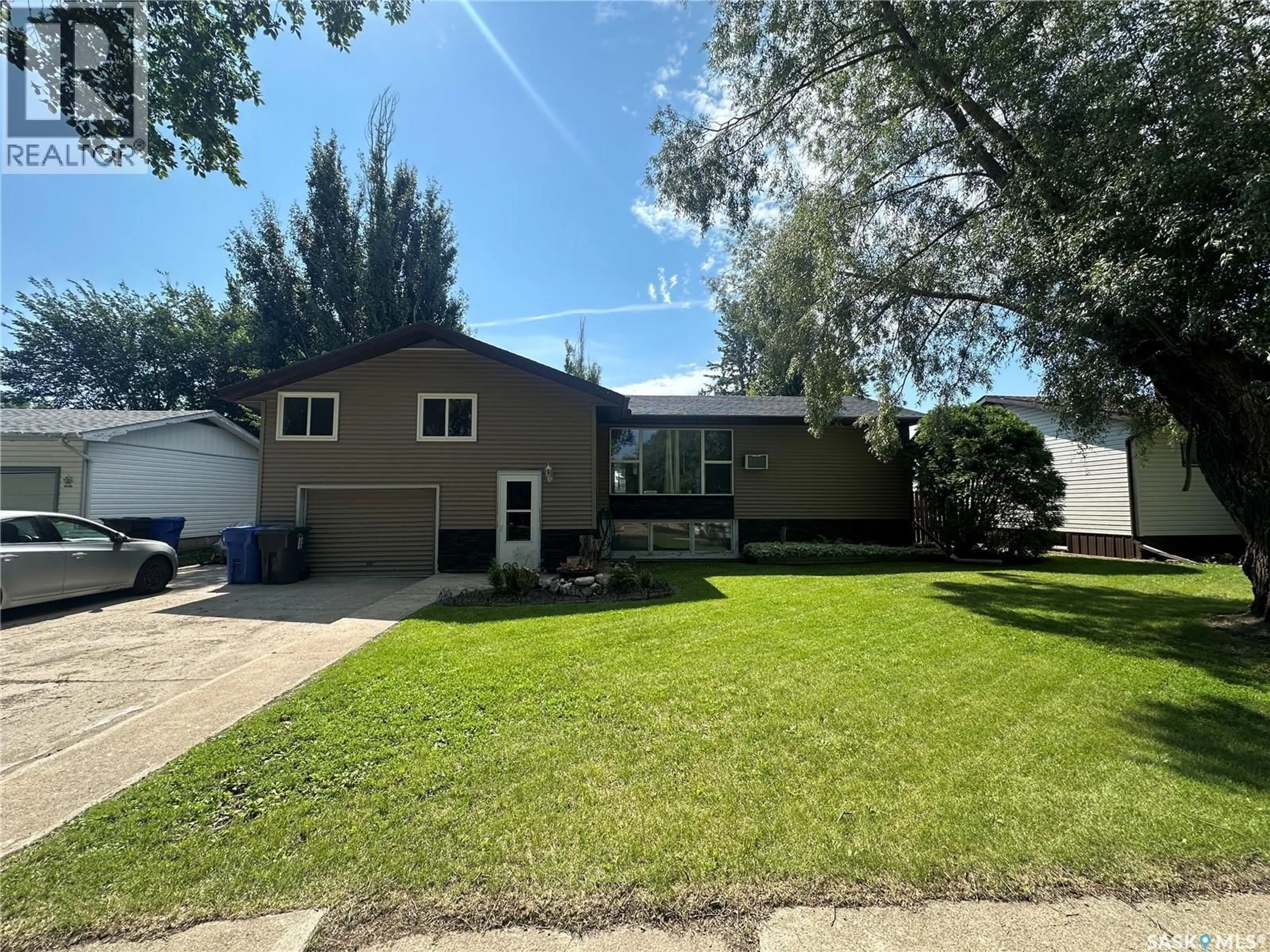 Home with vinyl exterior material, street for 131 BARSCHEL AVENUE, Canora Saskatchewan S0A0L0
