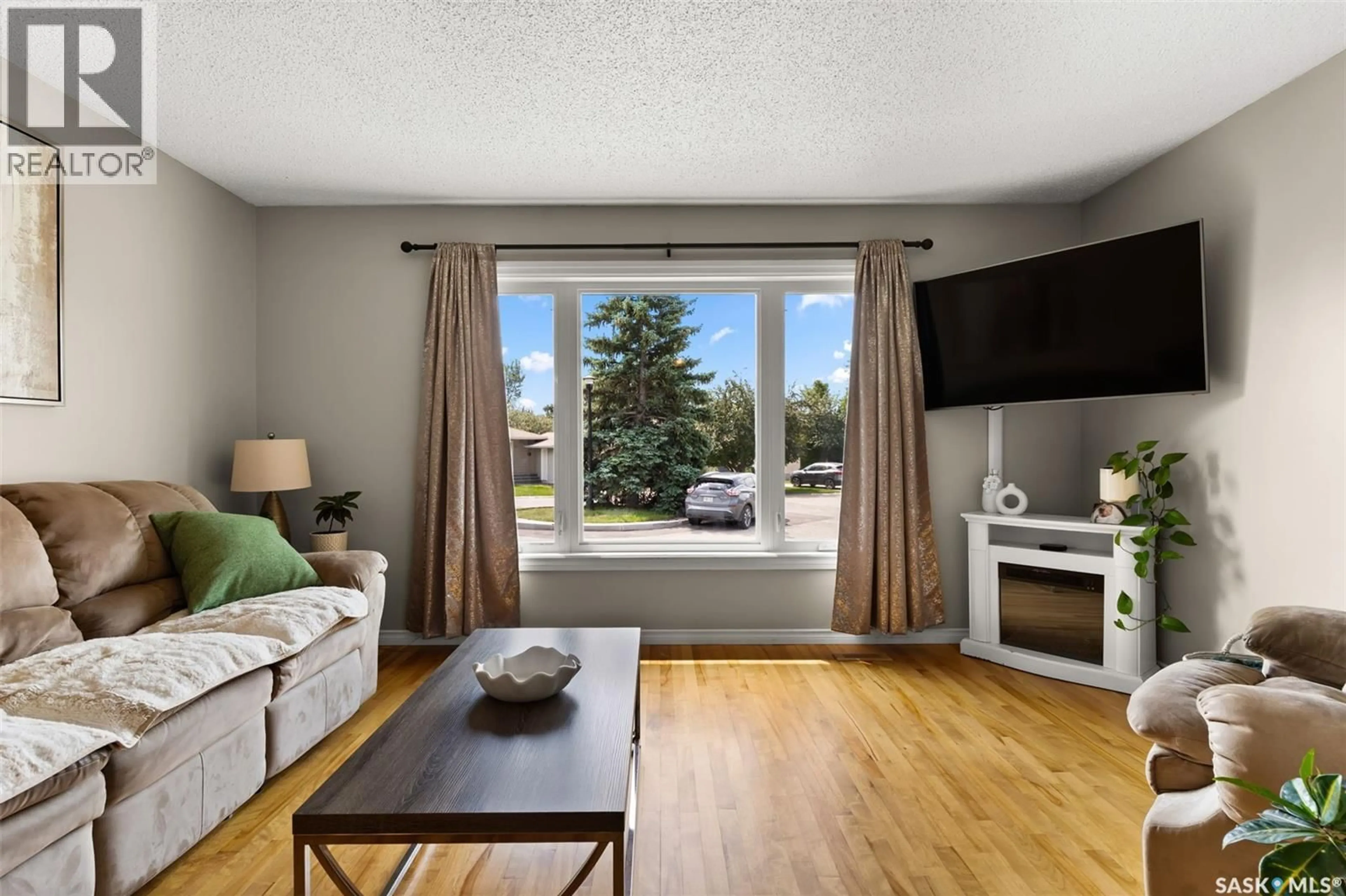 Living room with furniture, unknown for 6335 COHEN BAY, Regina Saskatchewan S4X2H5