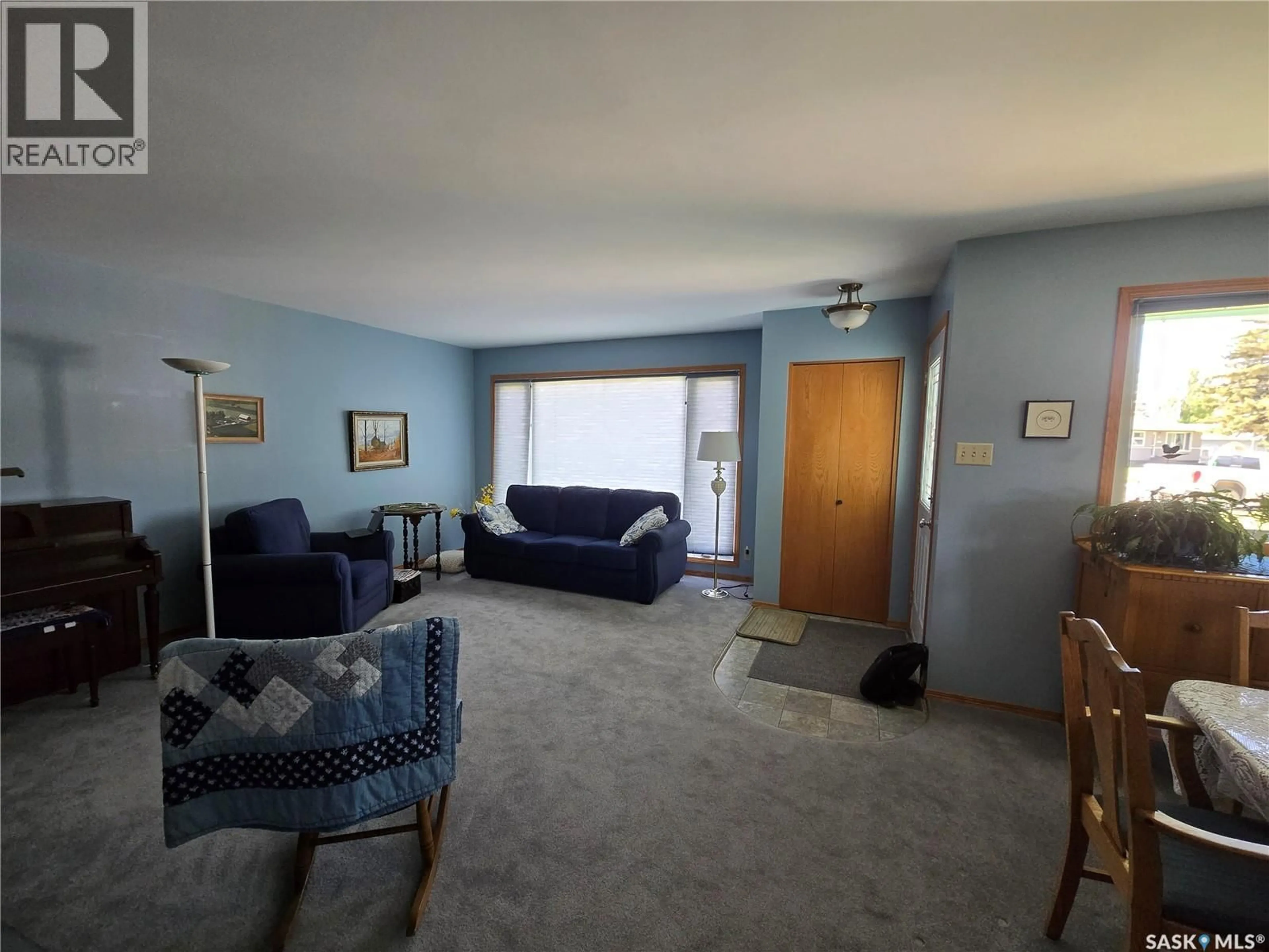 Living room with furniture, unknown for 427 15TH AVENUE, Swift Current Saskatchewan S9H2X5