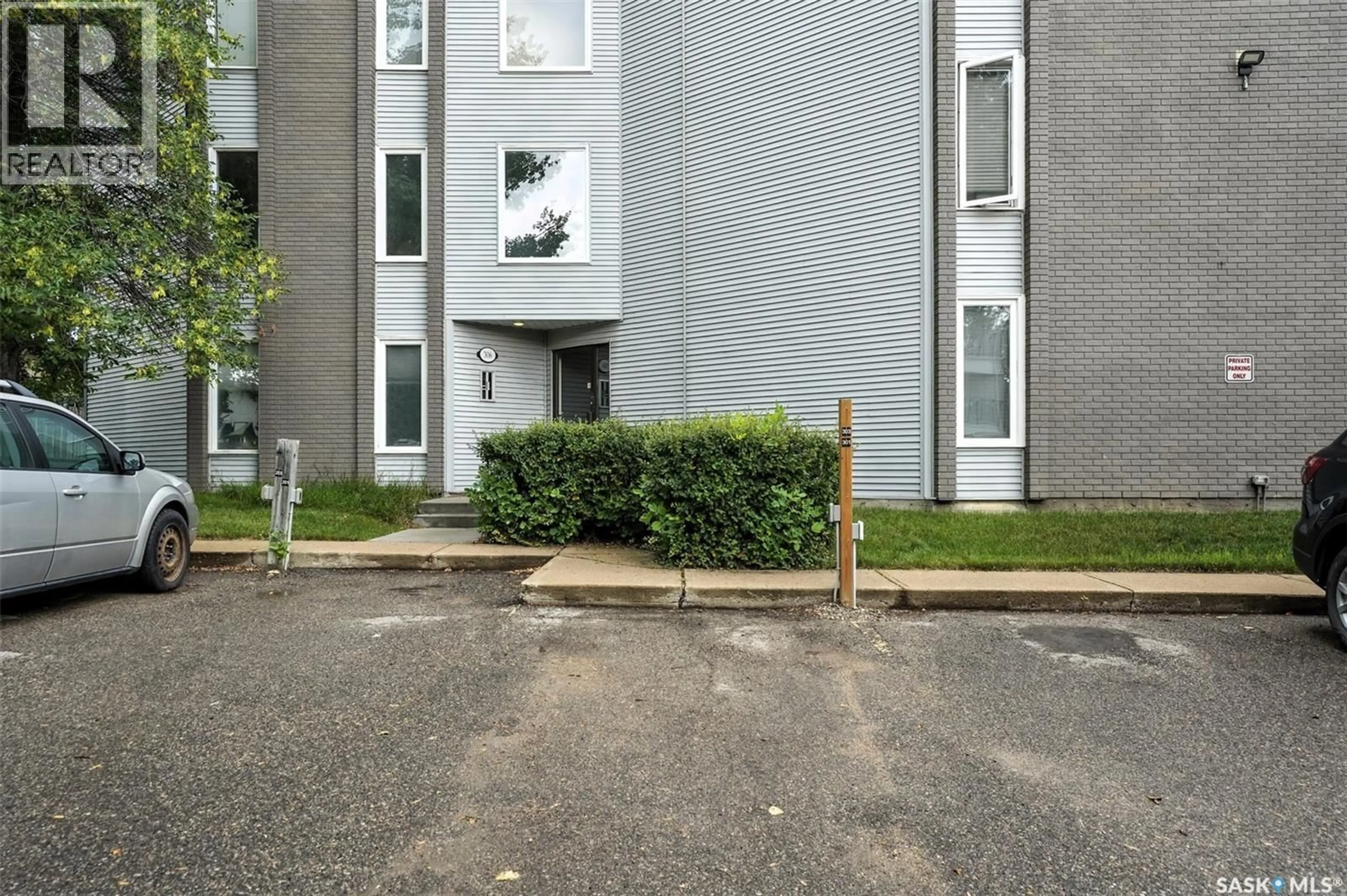Patio, street for 306 - 303 TAIT CRESCENT, Saskatoon Saskatchewan S7H5L2
