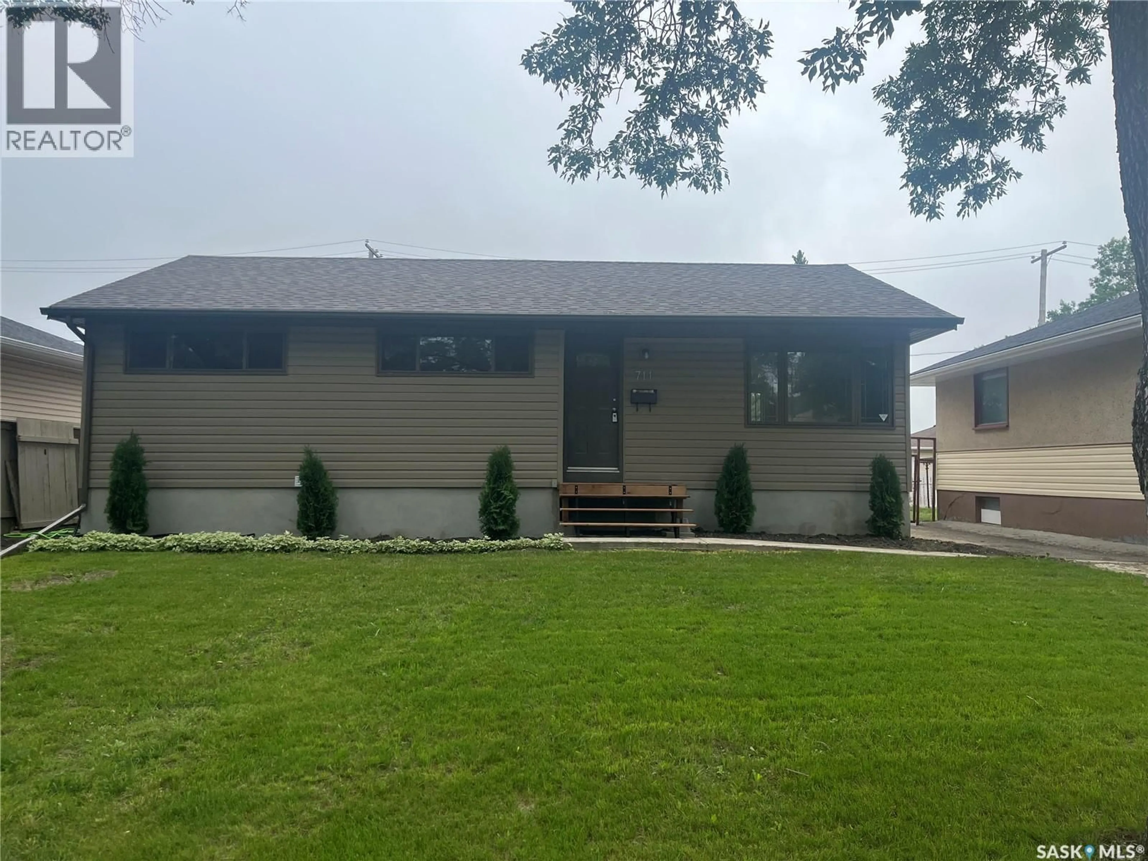 Home with vinyl exterior material, unknown for 711 18TH AVENUE, Regina Saskatchewan S4N1E8