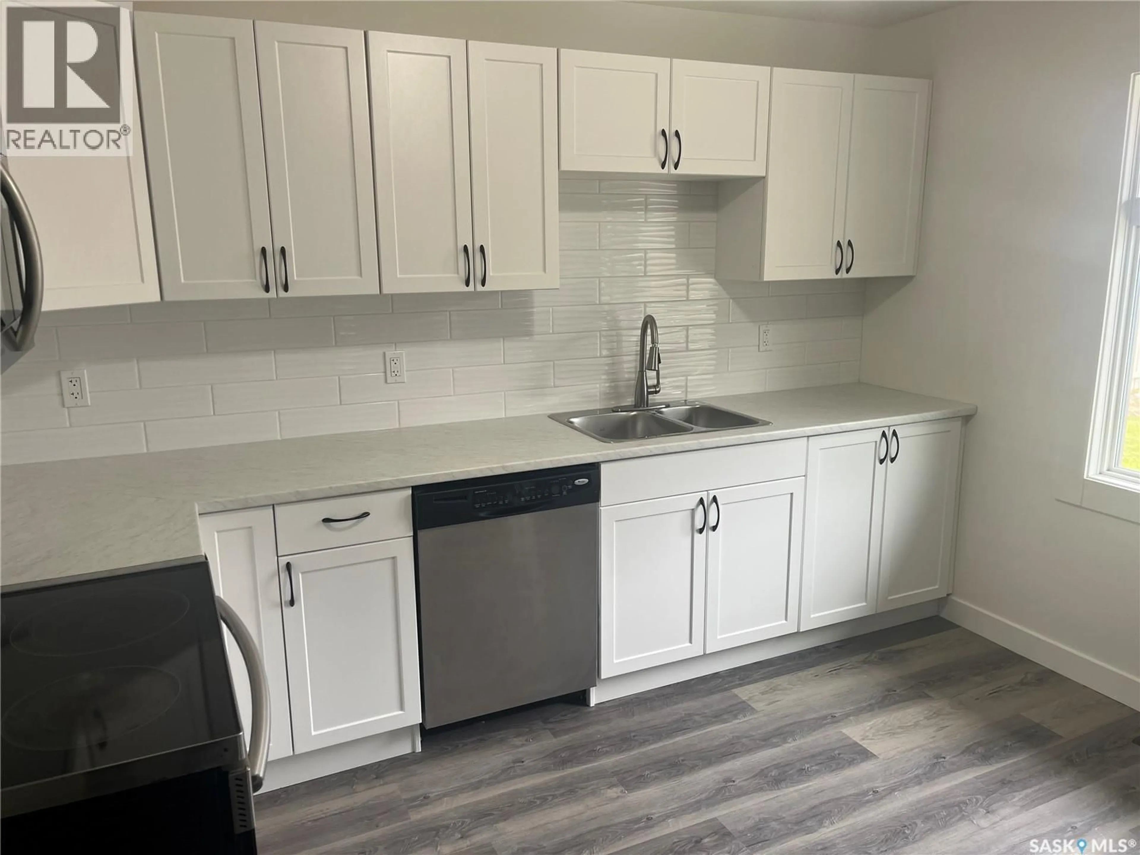 Standard kitchen, unknown for 711 18TH AVENUE, Regina Saskatchewan S4N1E8