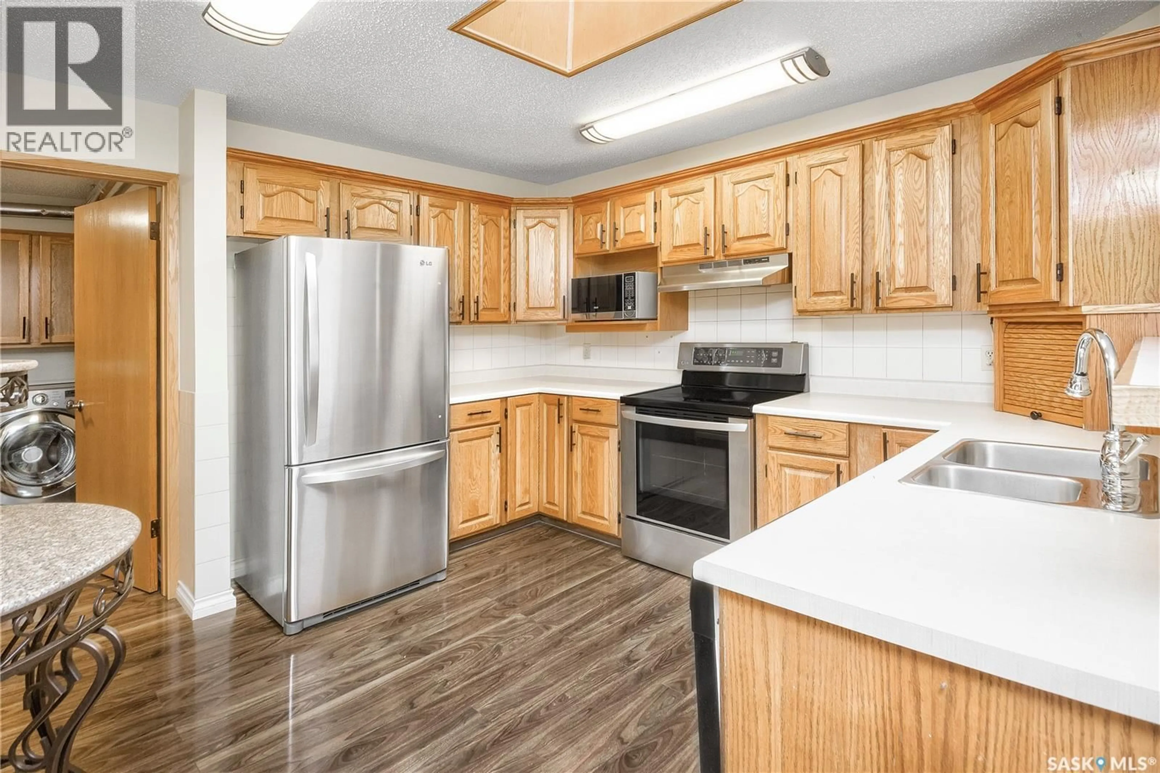 Standard kitchen, unknown for 419 - 302 MAIN STREET, Saskatoon Saskatchewan S7N0B9