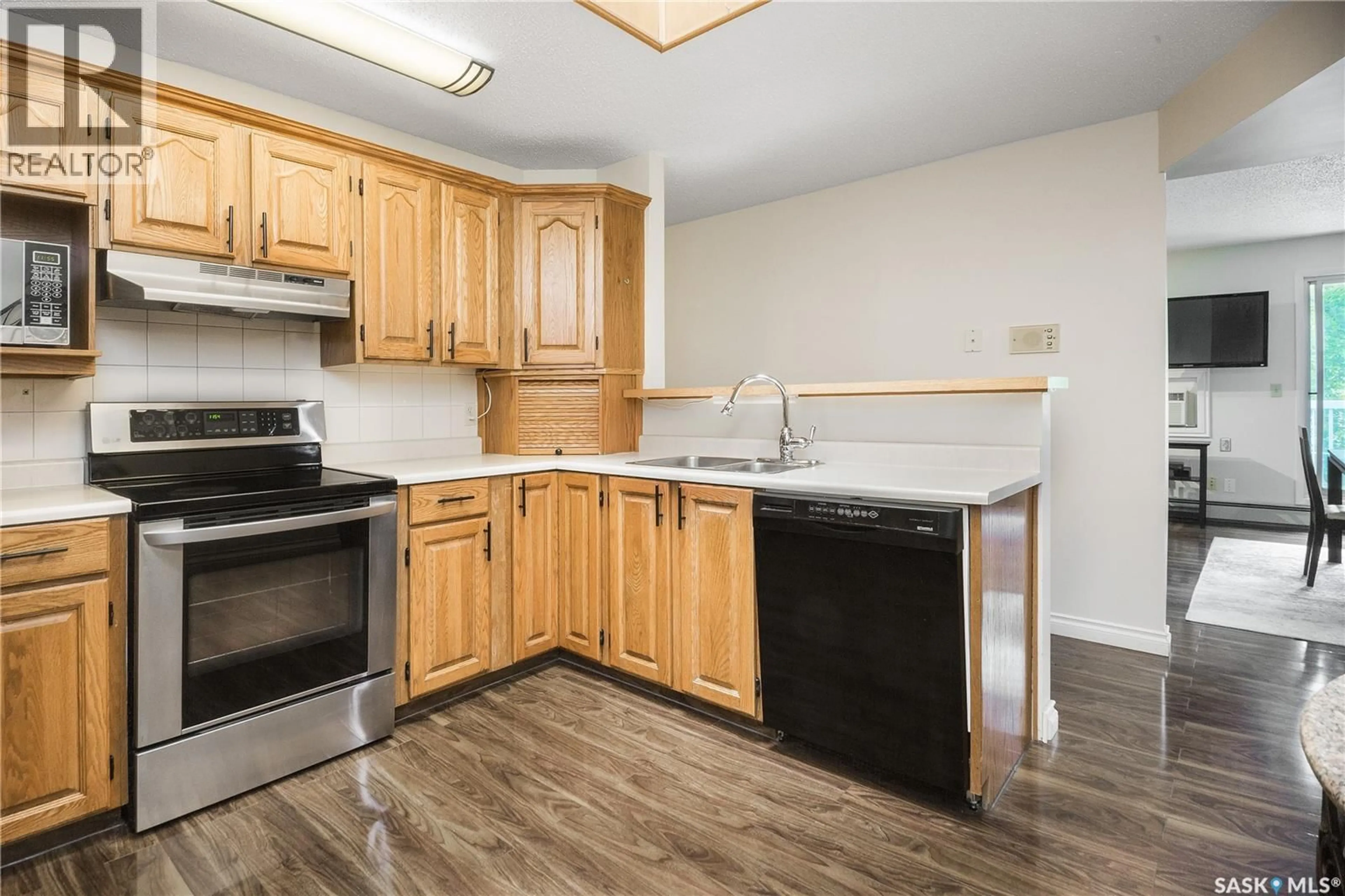 Standard kitchen, unknown for 419 - 302 MAIN STREET, Saskatoon Saskatchewan S7N0B9