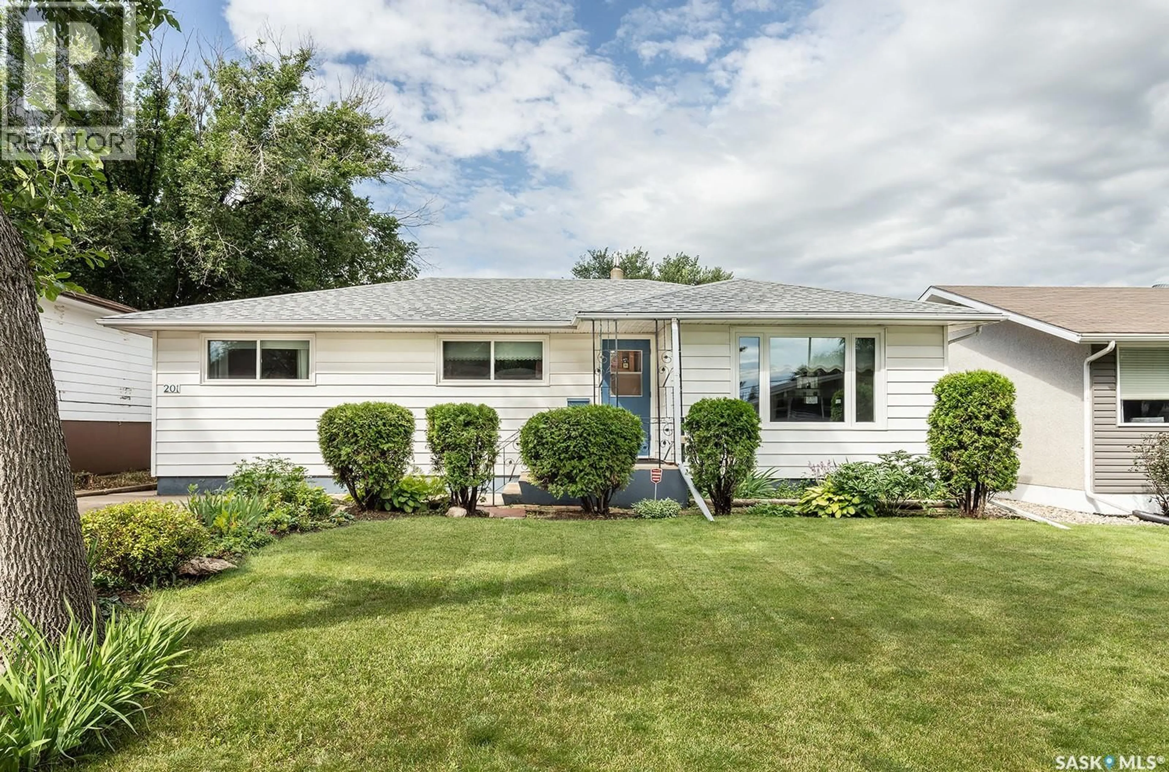 Home with vinyl exterior material, street for 201 MONTREAL AVENUE, Saskatoon Saskatchewan S7K2H6