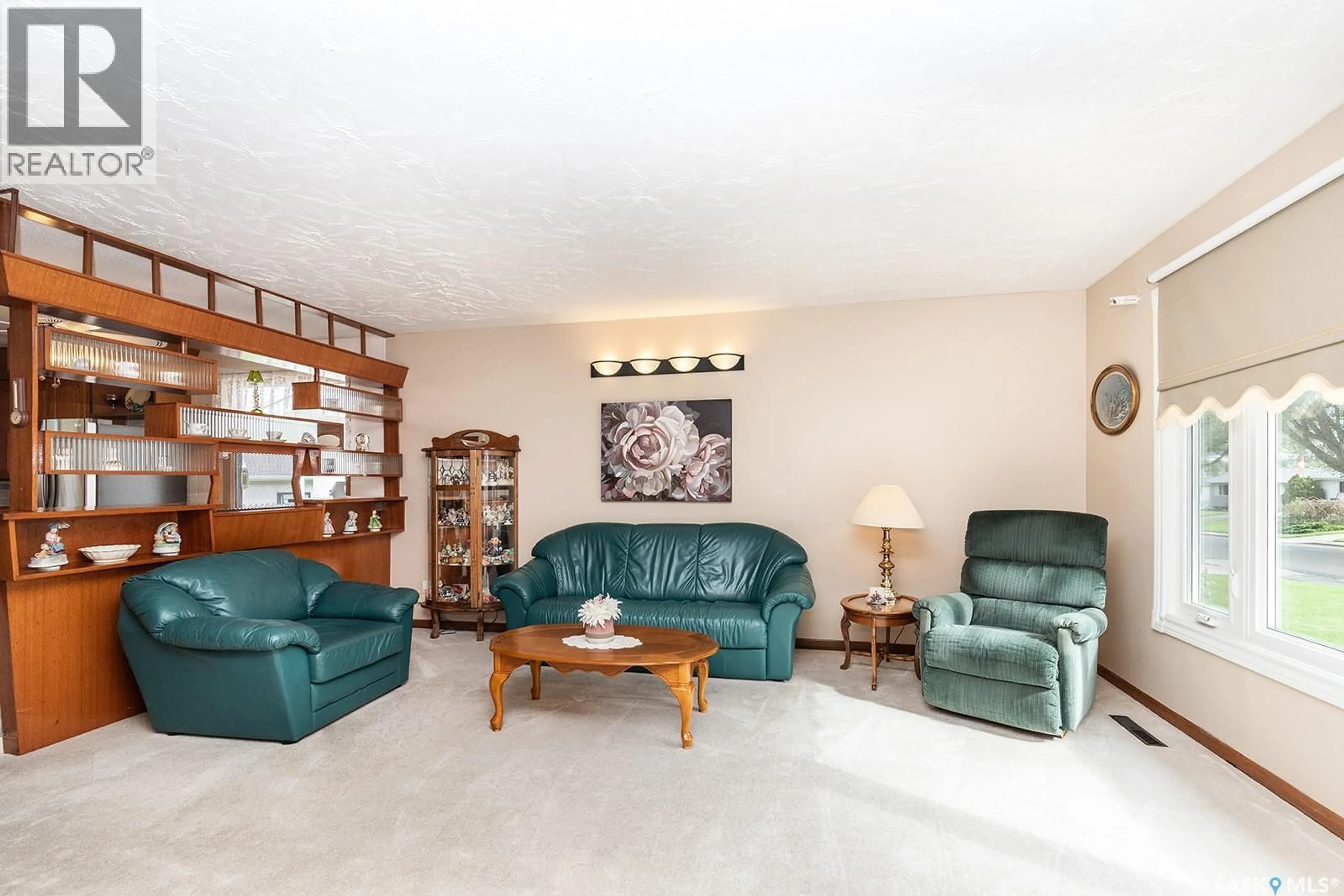 Living room with furniture, unknown for 201 MONTREAL AVENUE, Saskatoon Saskatchewan S7K2H6