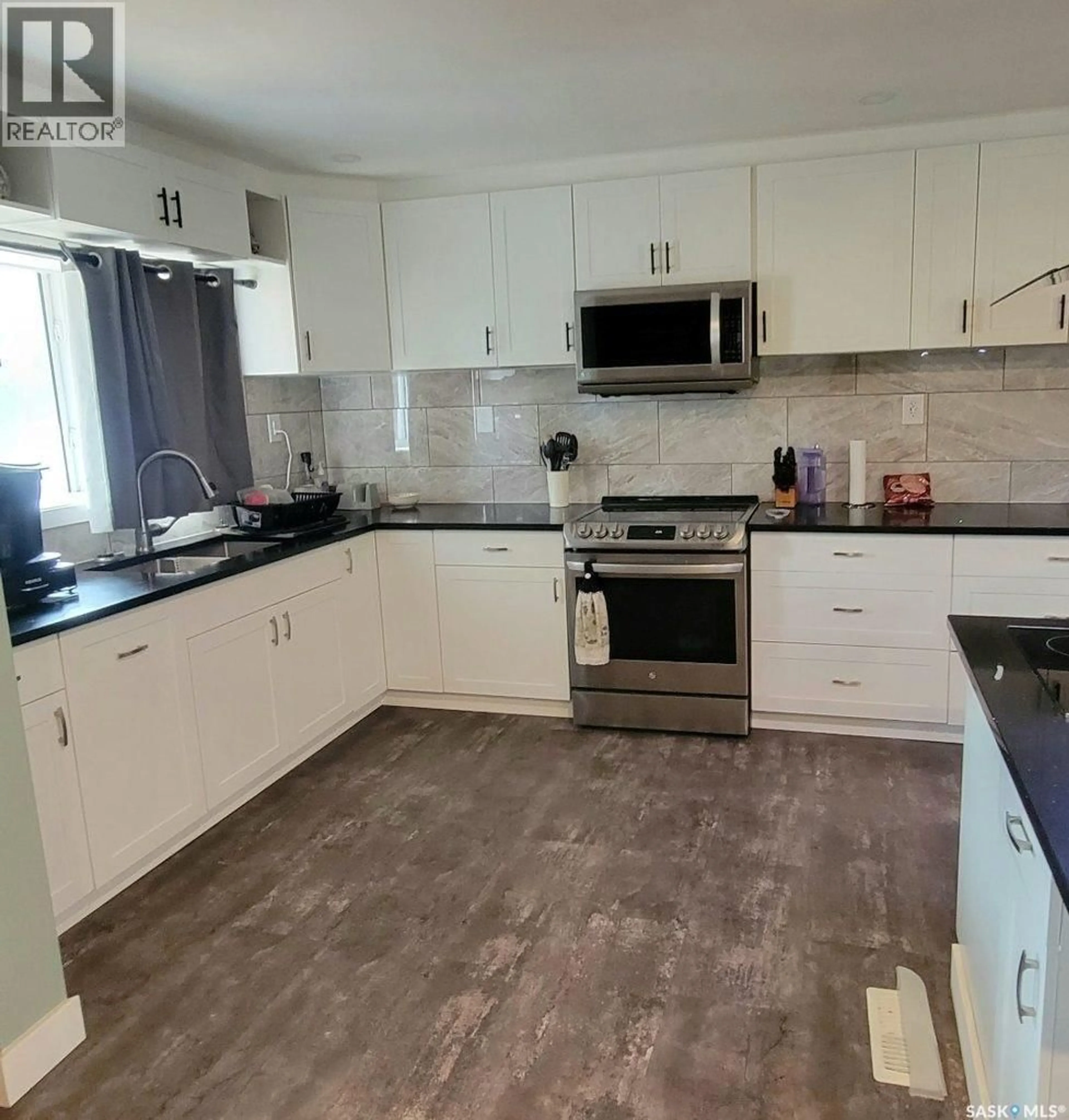 Open concept kitchen, ceramic/tile floor for E - 513 HIGHWAY AVENUE, Preeceville Saskatchewan S0A3B0