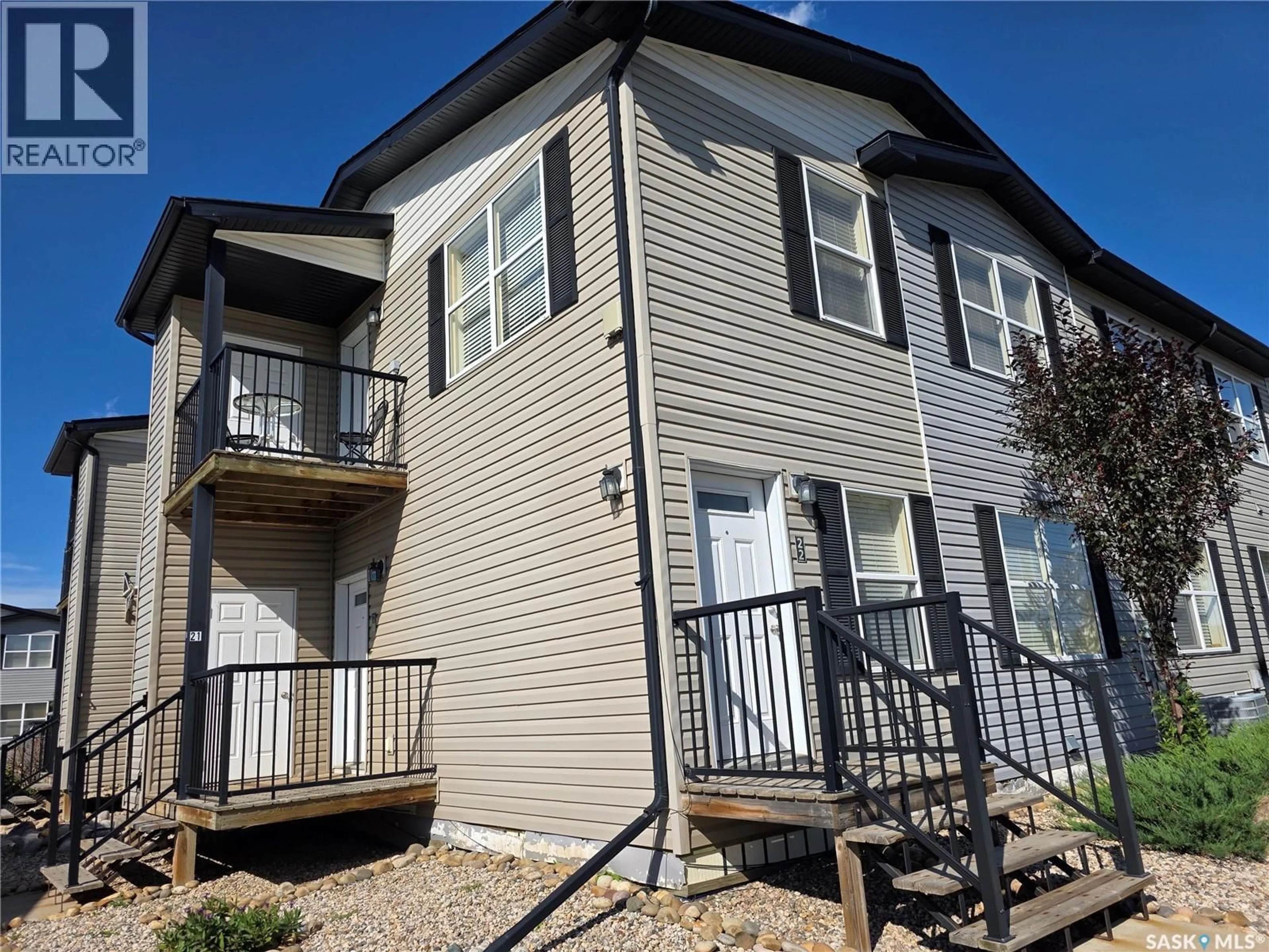 Home with vinyl exterior material, building for E - 22 1275 SOUTH RAILWAY STREET, Swift Current Saskatchewan S9H5P3
