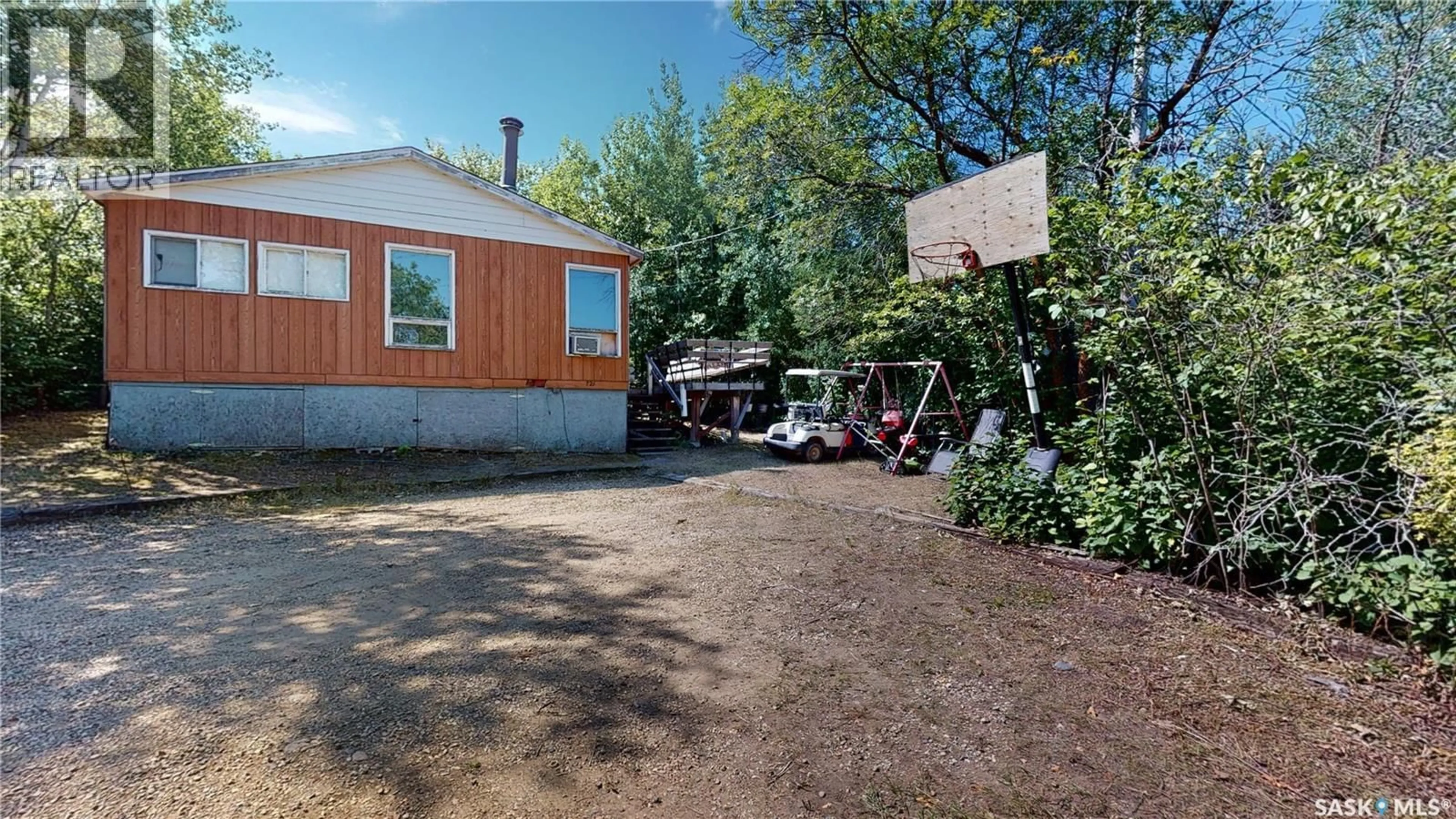 Patio, street for 721 9TH STREET, White Bear IR 70 Saskatchewan S0C2S0
