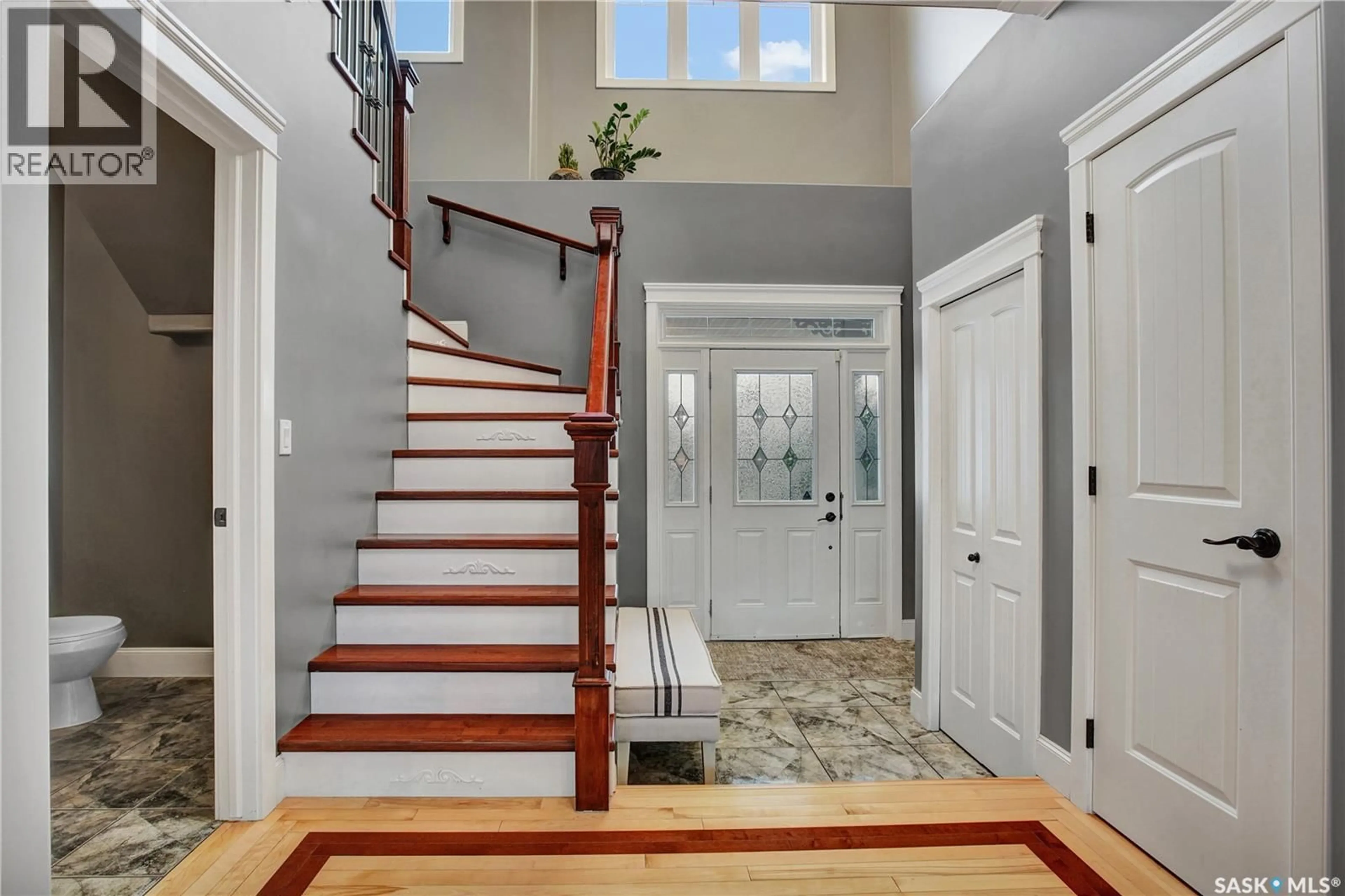 Indoor entryway for 1350 WILLOWGROVE TERRACE, Saskatoon Saskatchewan S7W0A9