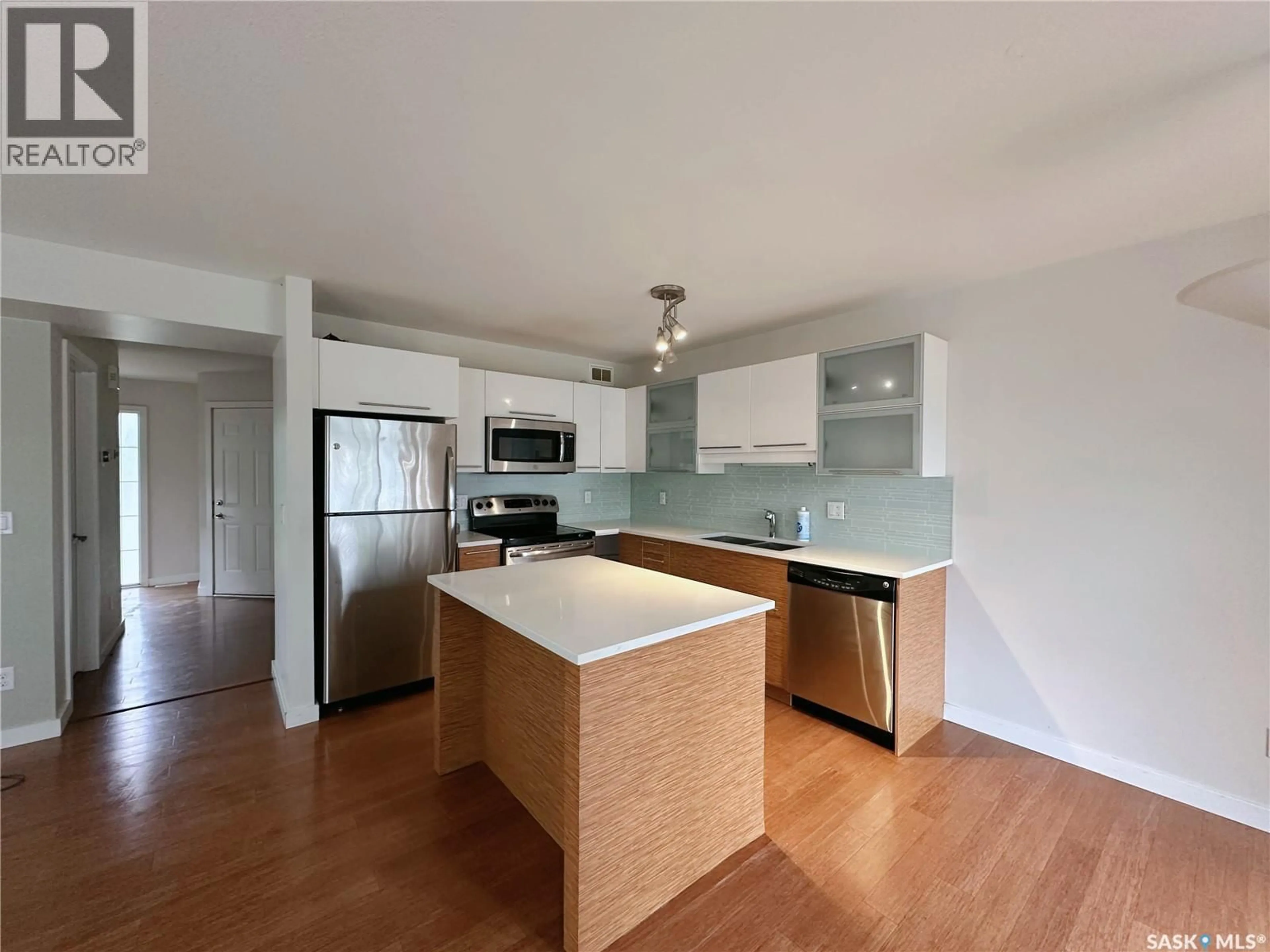 Open concept kitchen, wood/laminate floor for 301 410 HUNTER ROAD, Saskatoon Saskatchewan S7T0L5