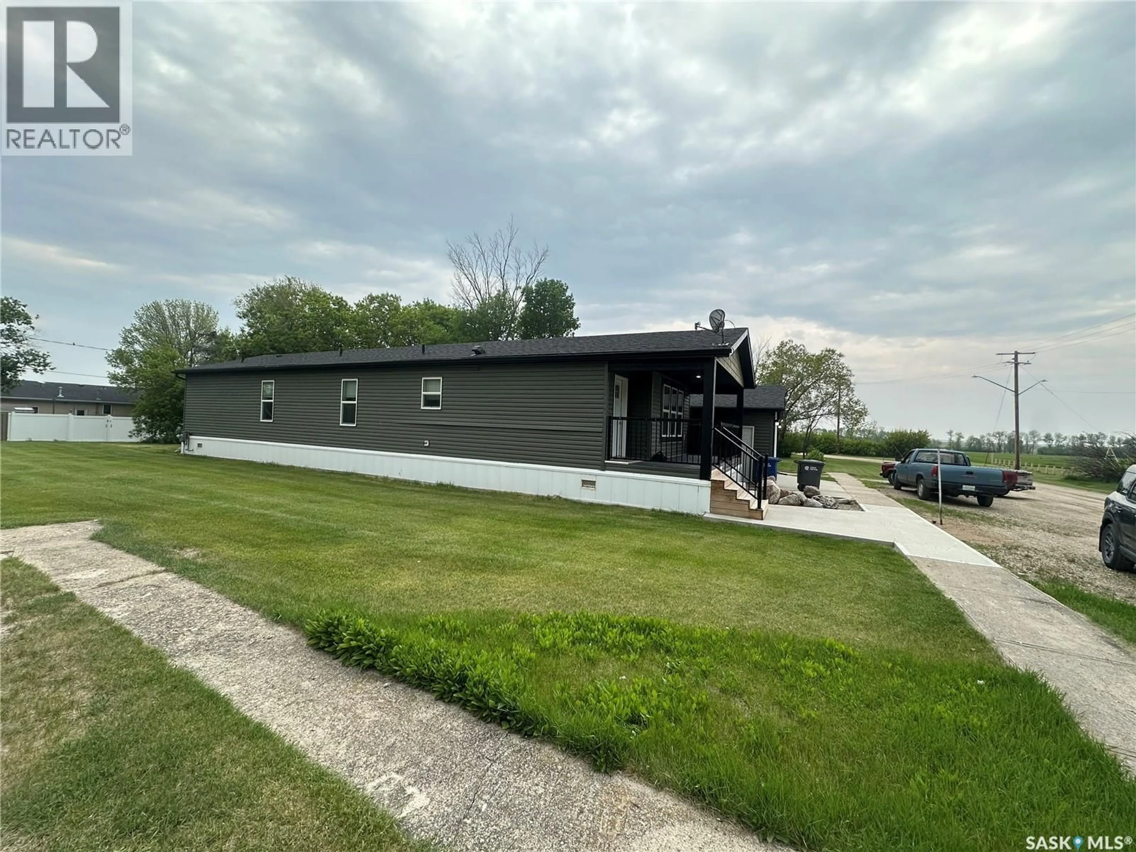 A pic from outside/outdoor area/front of a property/back of a property/a pic from drone, water/lake/river/ocean view for 209 2ND AVENUE, Kendal Saskatchewan S0G2P0