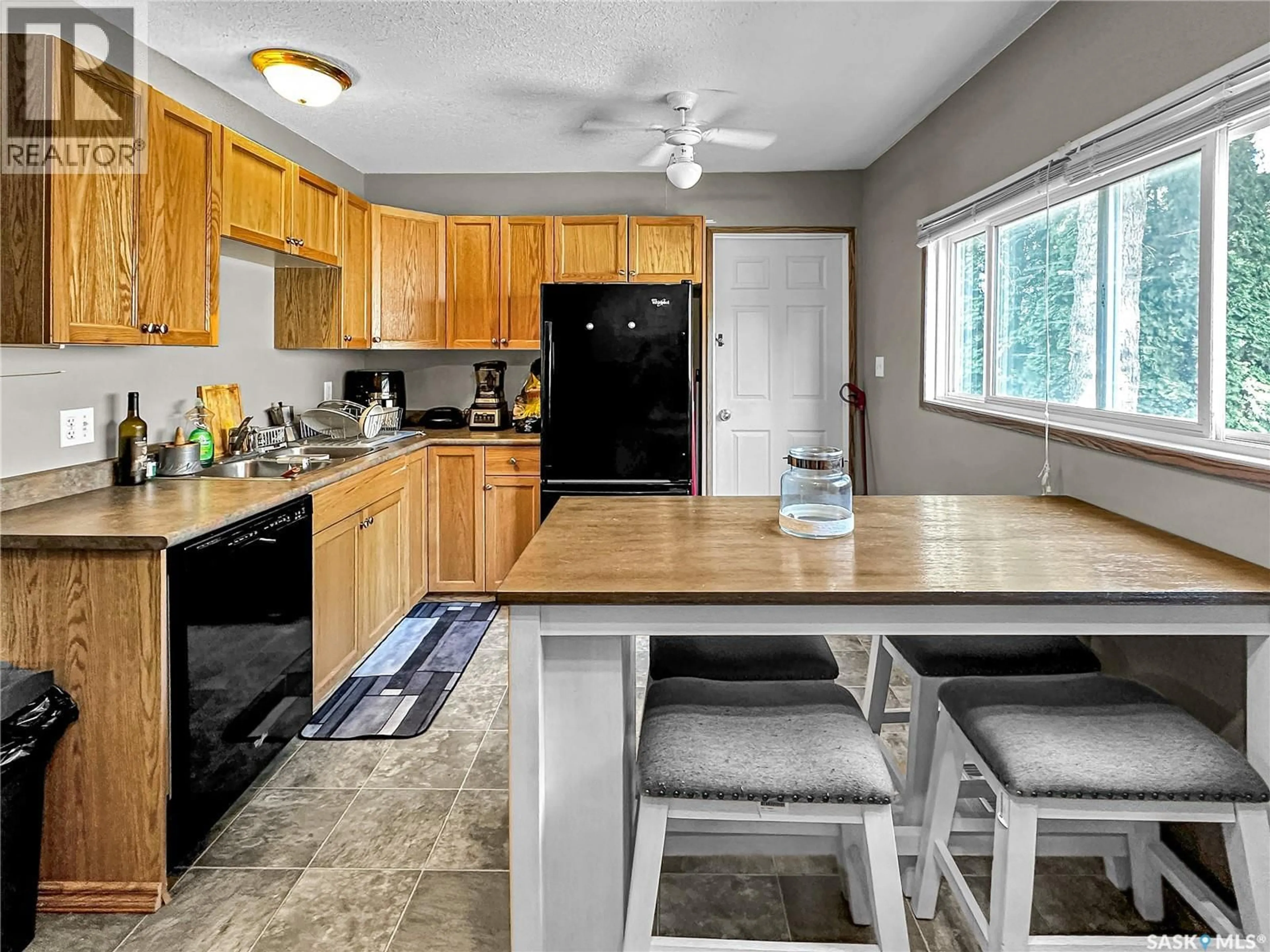 Open concept kitchen, unknown for 521 103RD STREET, North Battleford Saskatchewan S9A1J6