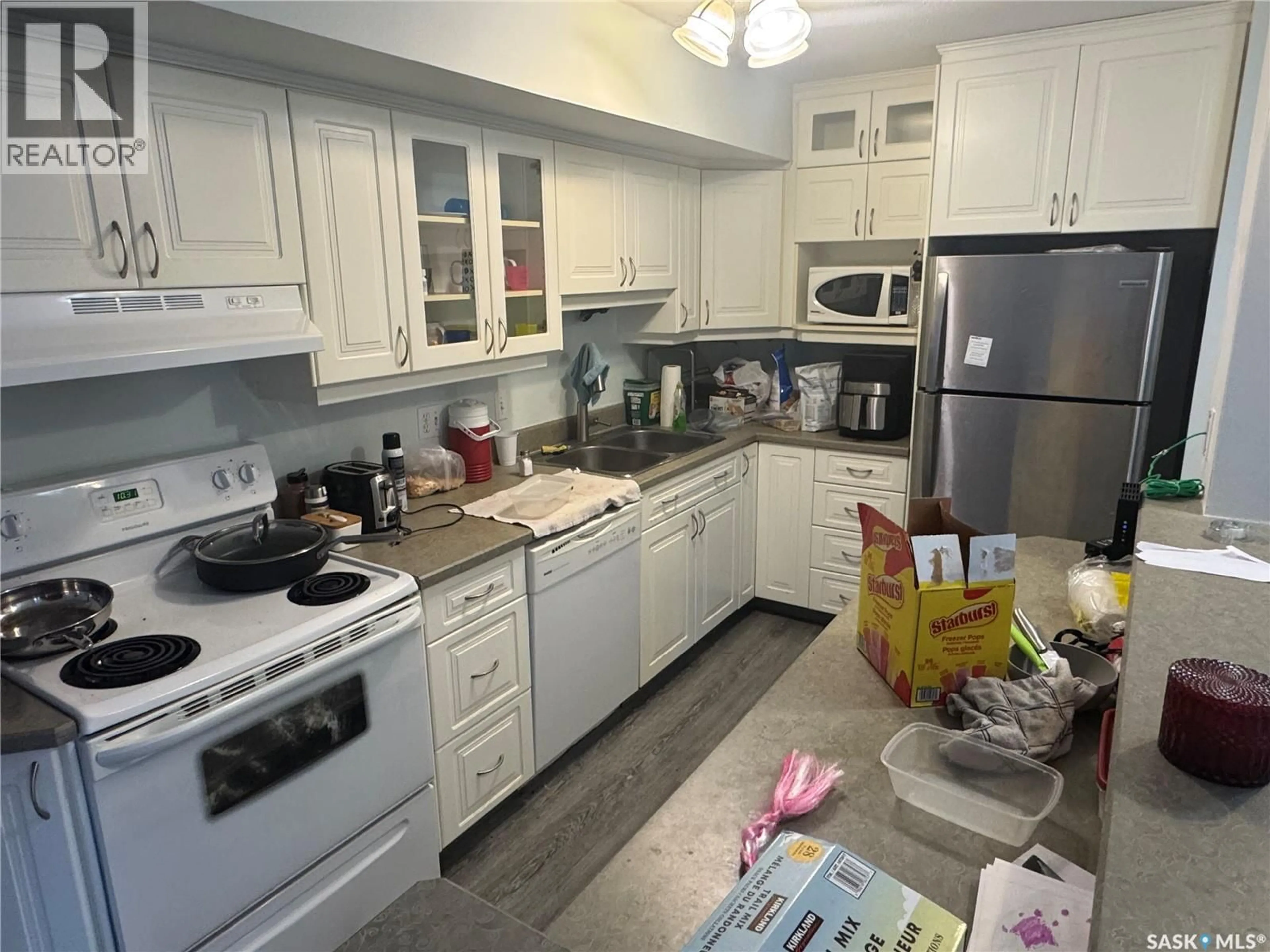 Standard kitchen, unknown for 365 - 204 KINGSMERE BOULEVARD, Saskatoon Saskatchewan S7J3V1