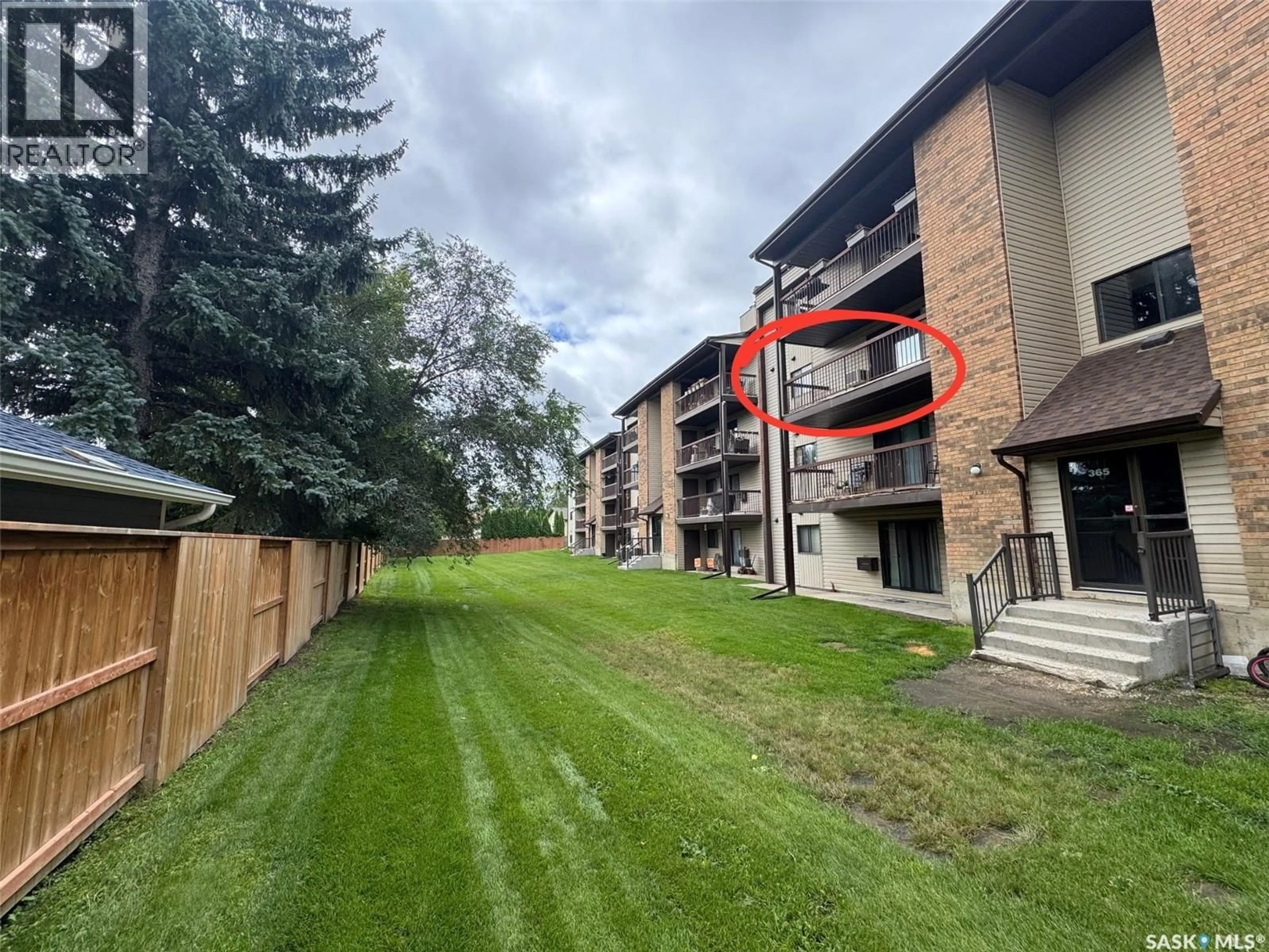 A pic from outside/outdoor area/front of a property/back of a property/a pic from drone, unknown for 365 - 204 KINGSMERE BOULEVARD, Saskatoon Saskatchewan S7J3V1